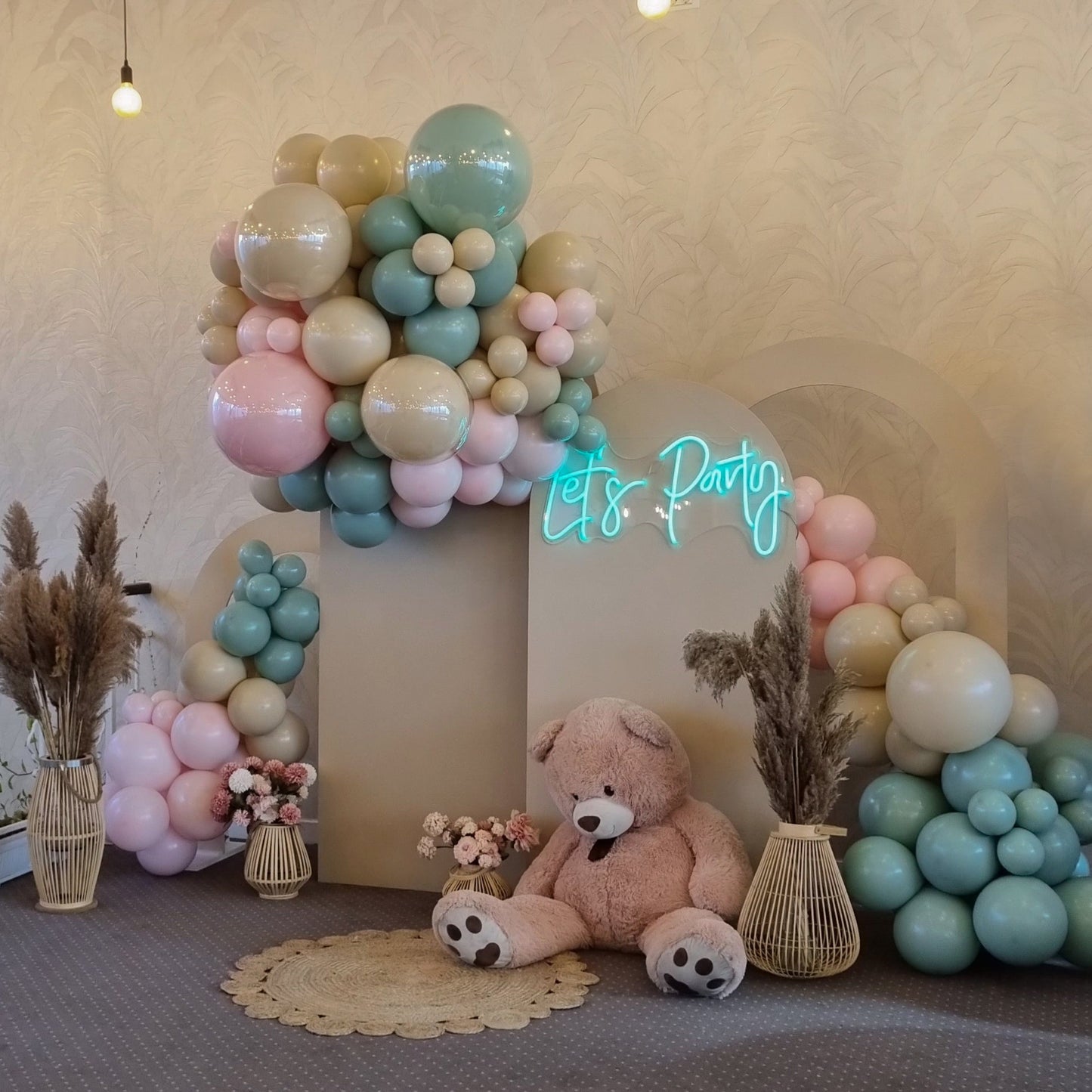 Balon jumbo personalizat cu heliu, ideal pentru decoruri de botezuri si petreceri speciale