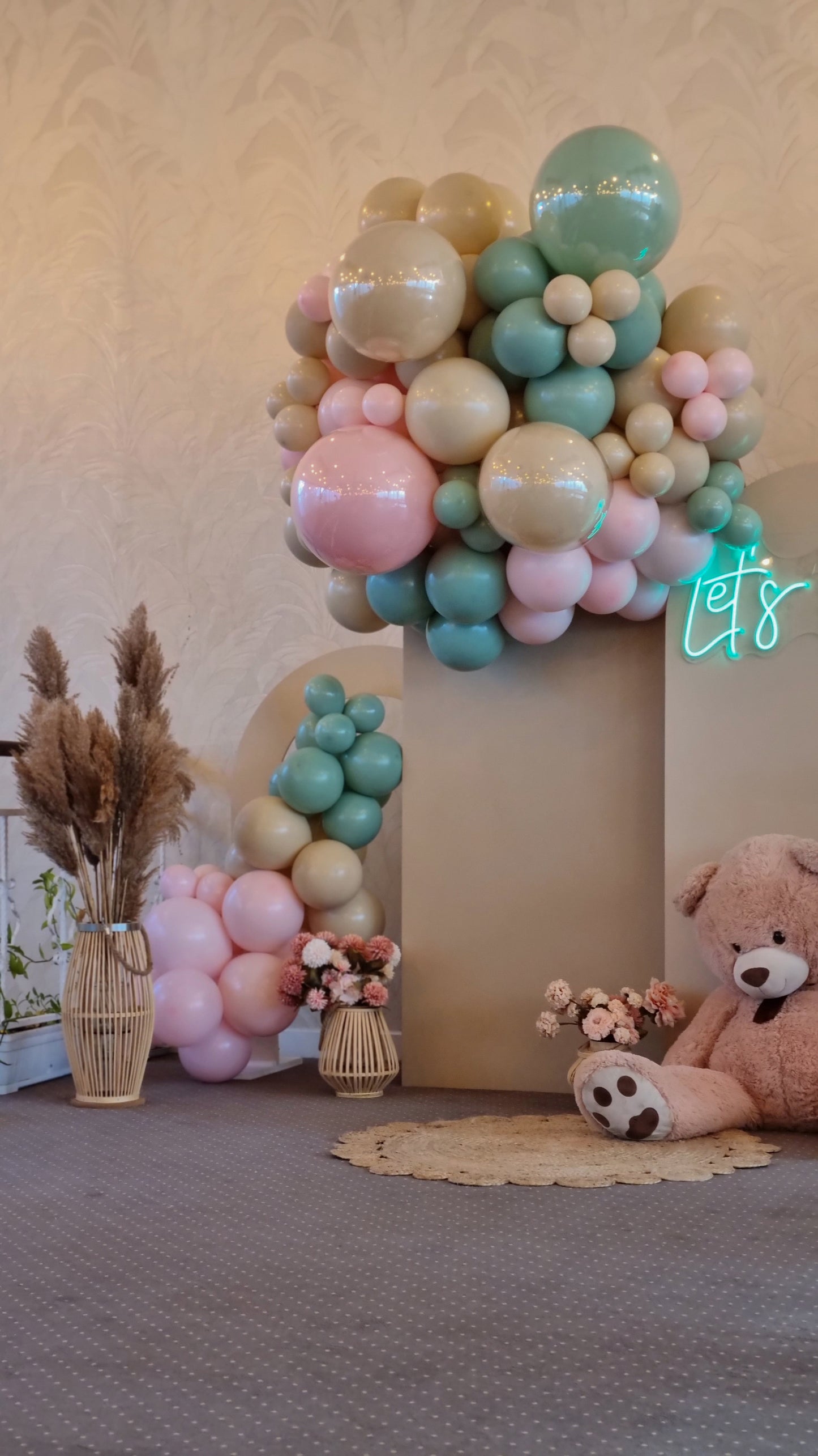 Balon jumbo personalizat cu heliu, ideal pentru decoruri de botezuri si petreceri speciale