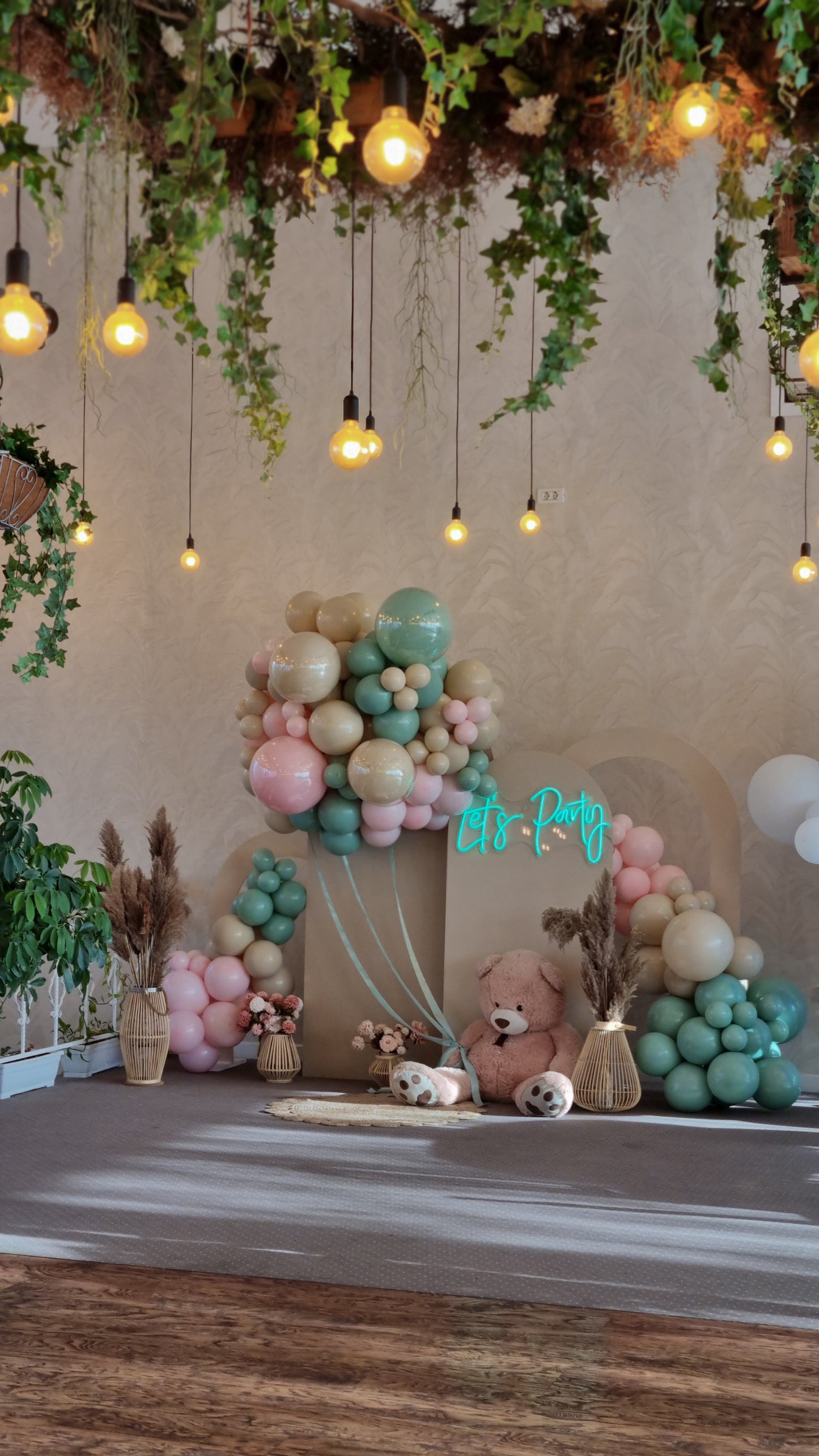 Balon jumbo personalizat cu heliu, ideal pentru decoruri de botezuri si petreceri speciale