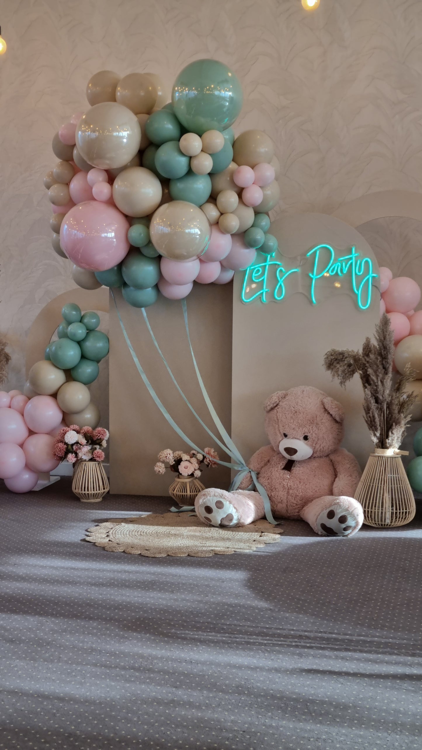 Balon jumbo personalizat cu heliu, ideal pentru decoruri de botezuri si petreceri speciale