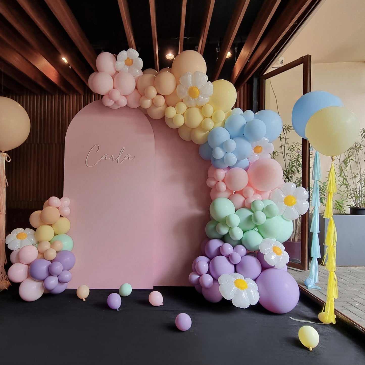 Candycart cu baloane personalizate pentru decoruri de botezuri si petreceri de copii