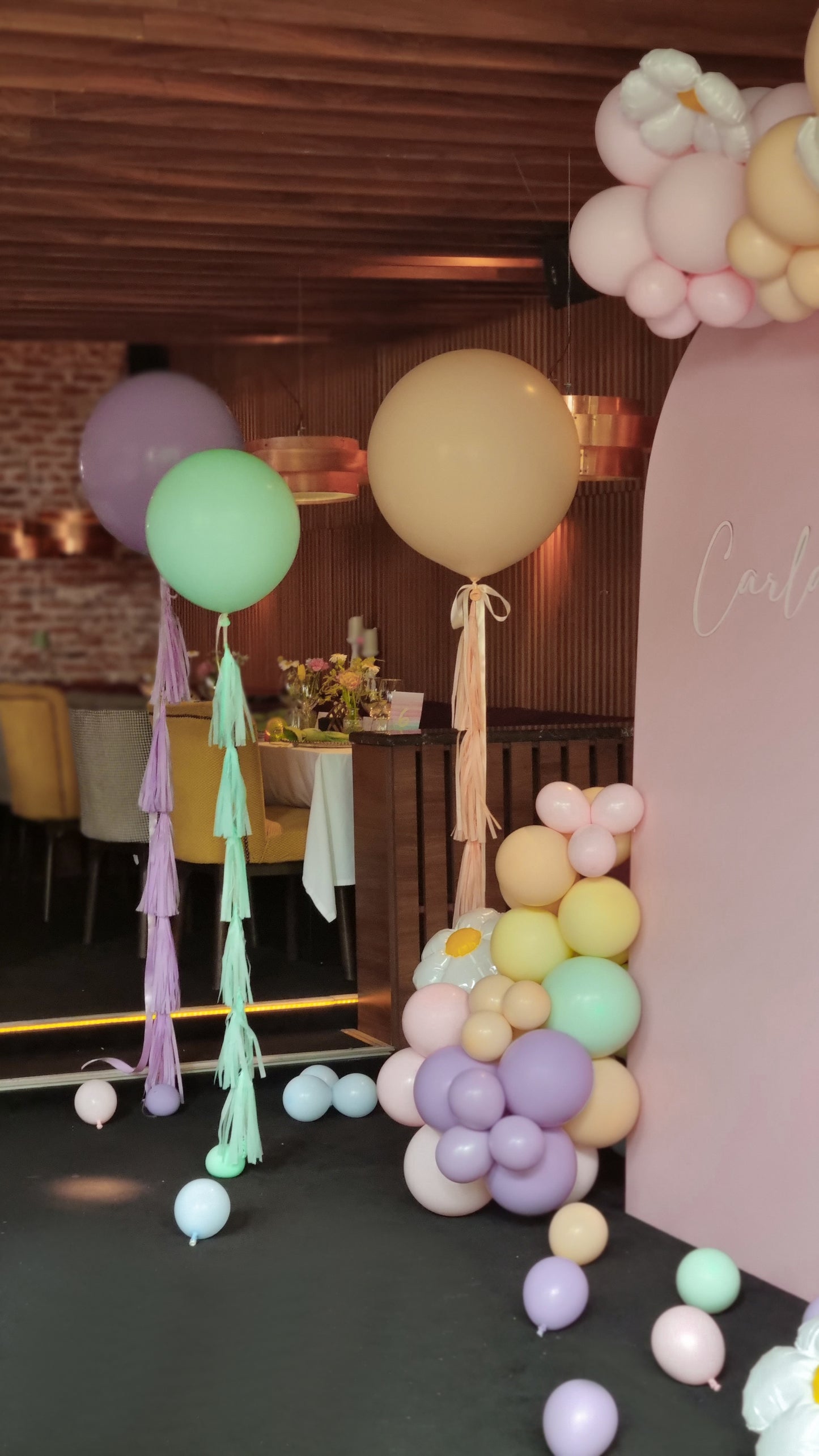 Candycart cu baloane personalizate pentru decoruri de botezuri si petreceri de copii