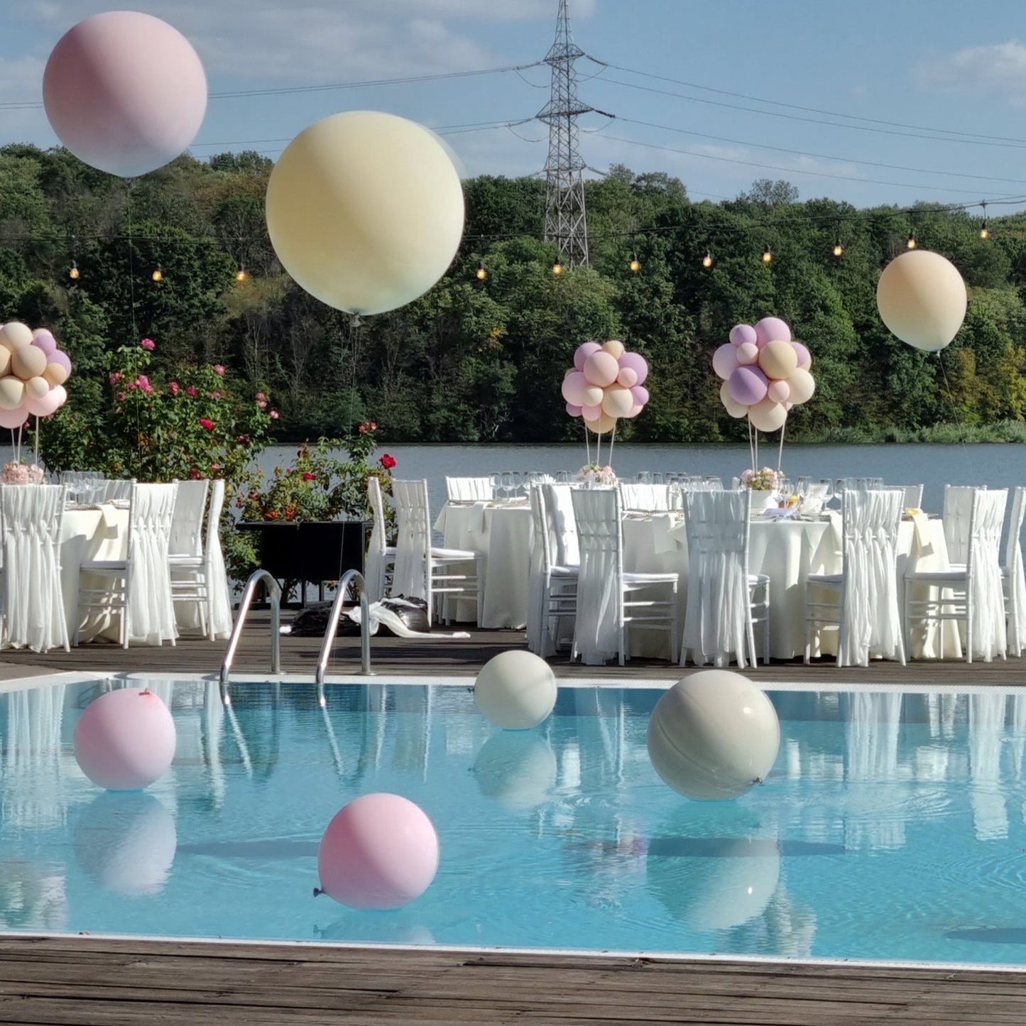 Balon jumbo cu heliu personalizat, decor ideal pentru petreceri sau botezuri