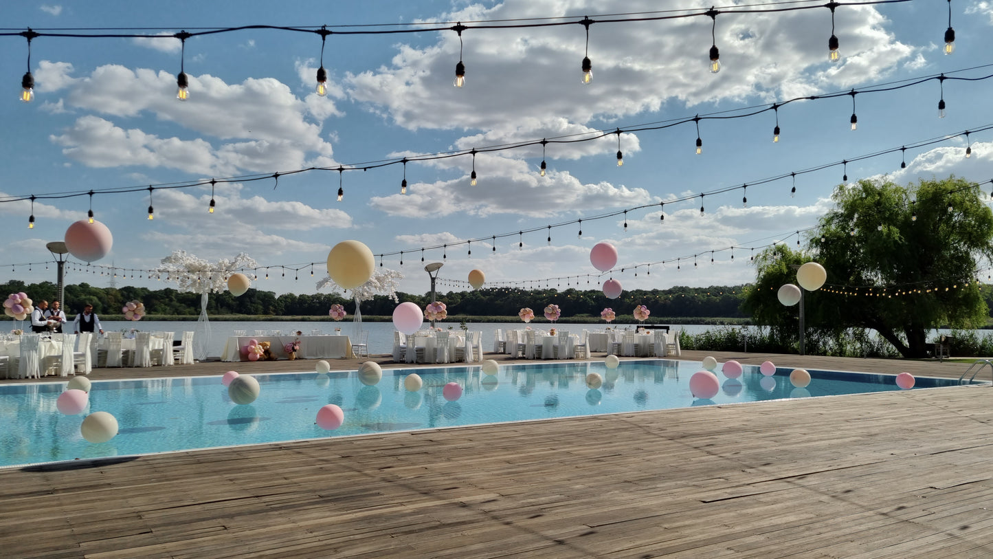 Balon jumbo cu heliu personalizat, decor ideal pentru petreceri sau botezuri