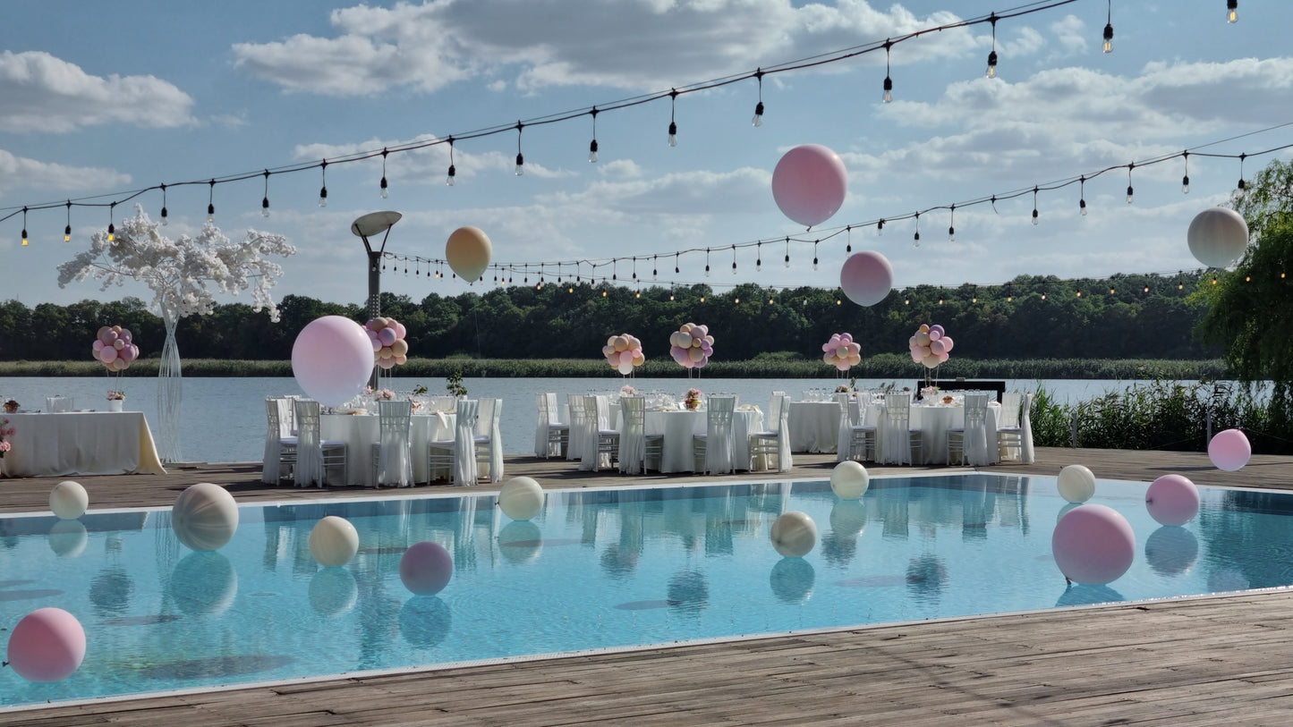 Balon jumbo cu heliu personalizat, decor ideal pentru petreceri sau botezuri
