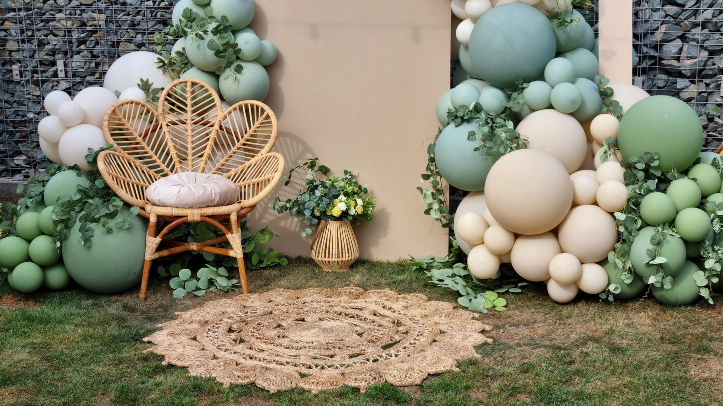 Decor cu baloane heliu personalizate pentru evenimente de vara, perfect pentru petreceri sau botezuri