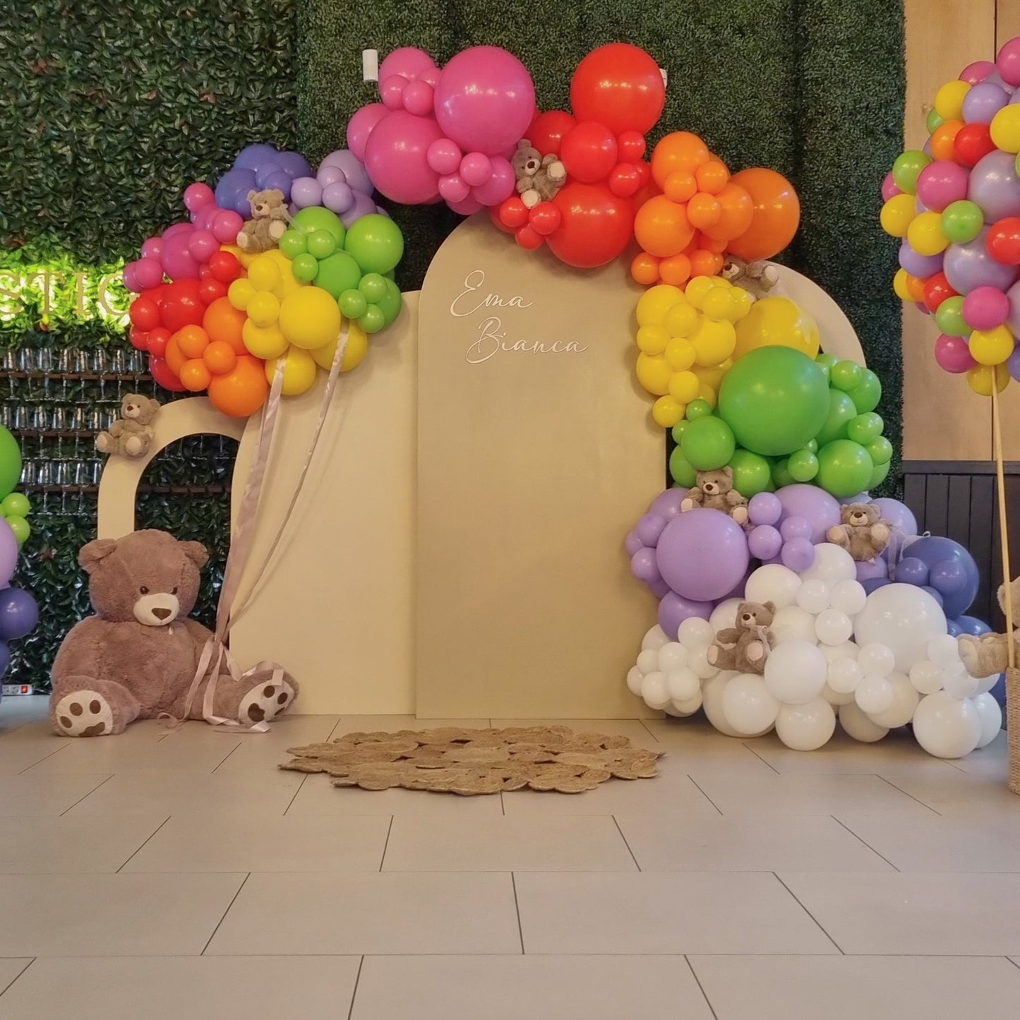 Candycart cu baloane personalizate, ideal pentru petreceri de copii sau evenimente speciale
