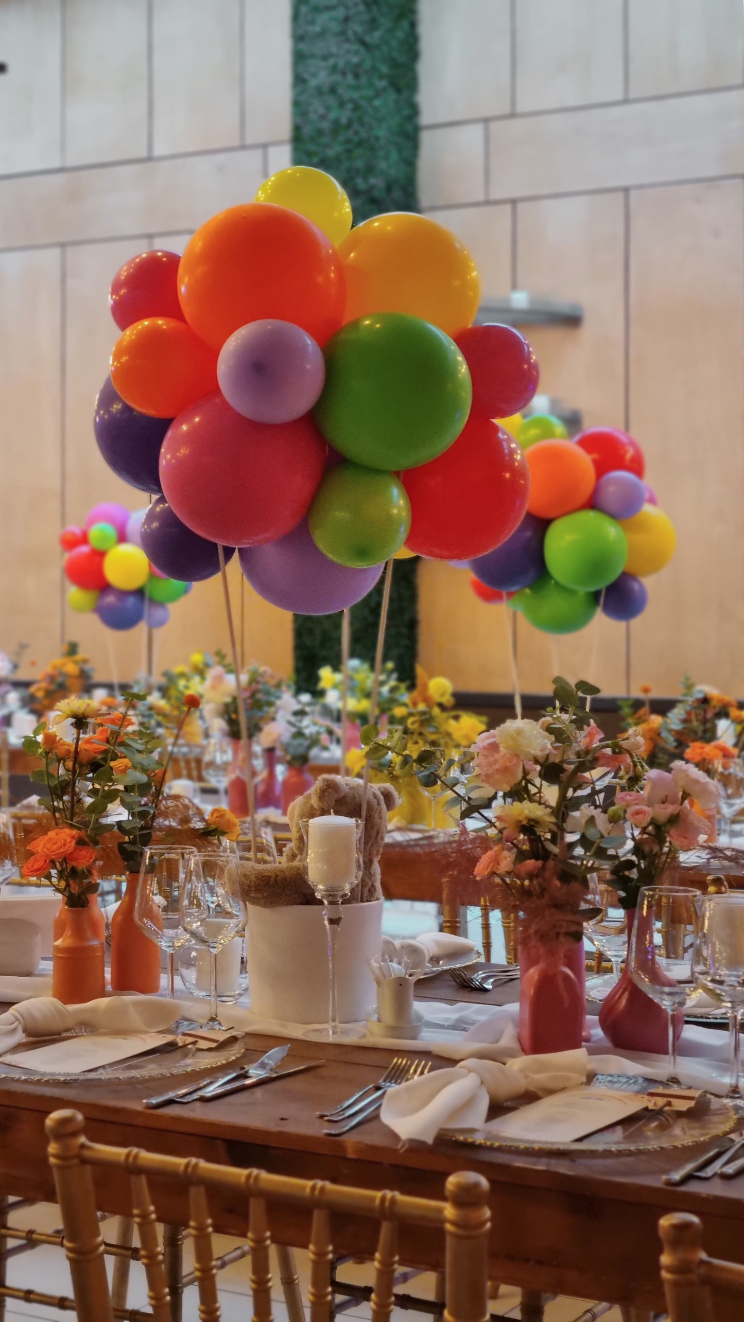 Candycart cu baloane personalizate, ideal pentru petreceri de copii sau evenimente speciale