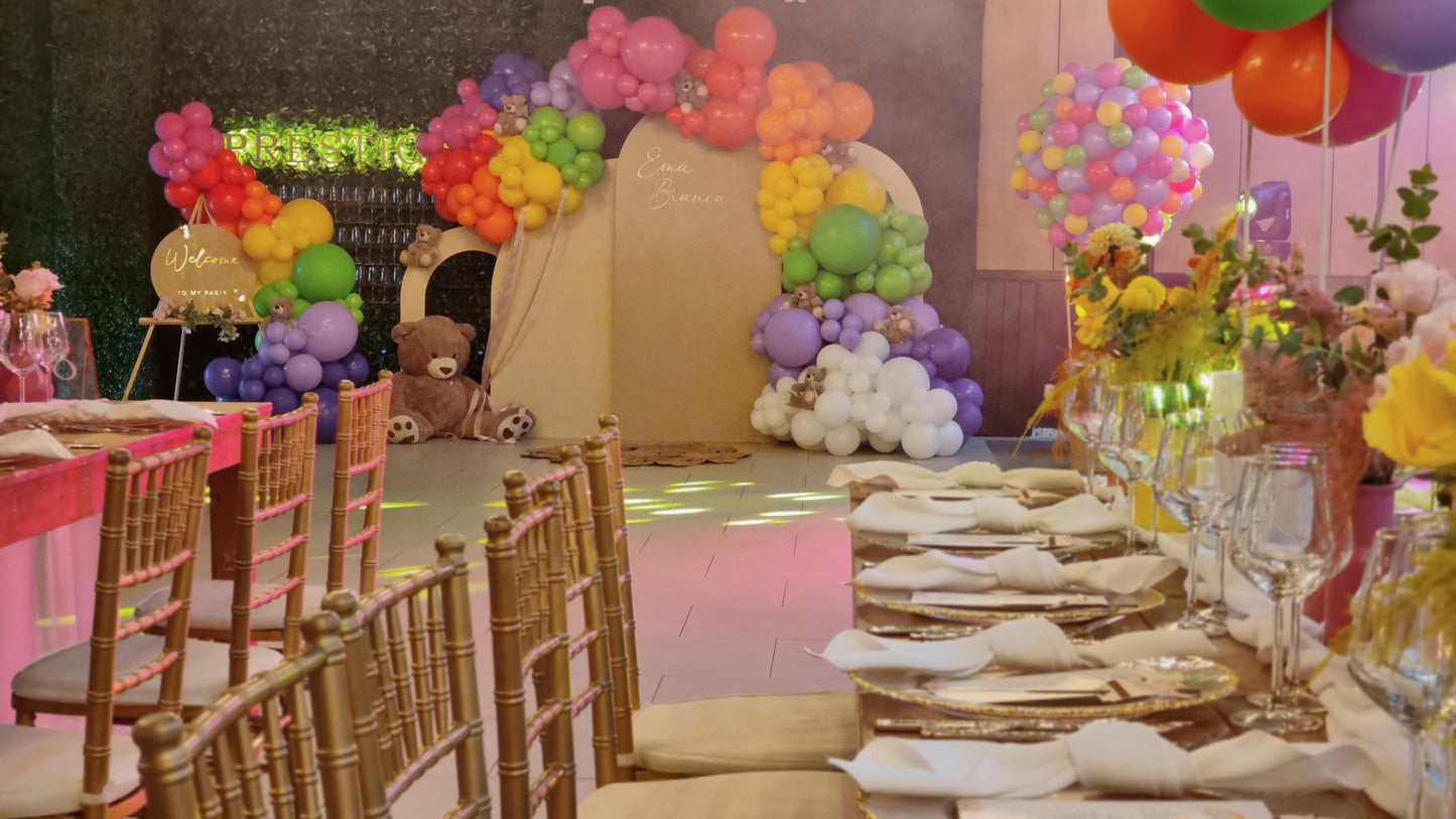 Candycart cu baloane personalizate, ideal pentru petreceri de copii sau evenimente speciale