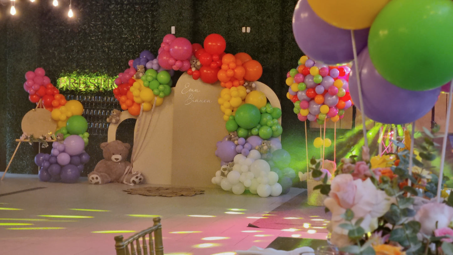 Candycart cu baloane personalizate, ideal pentru petreceri de copii sau evenimente speciale