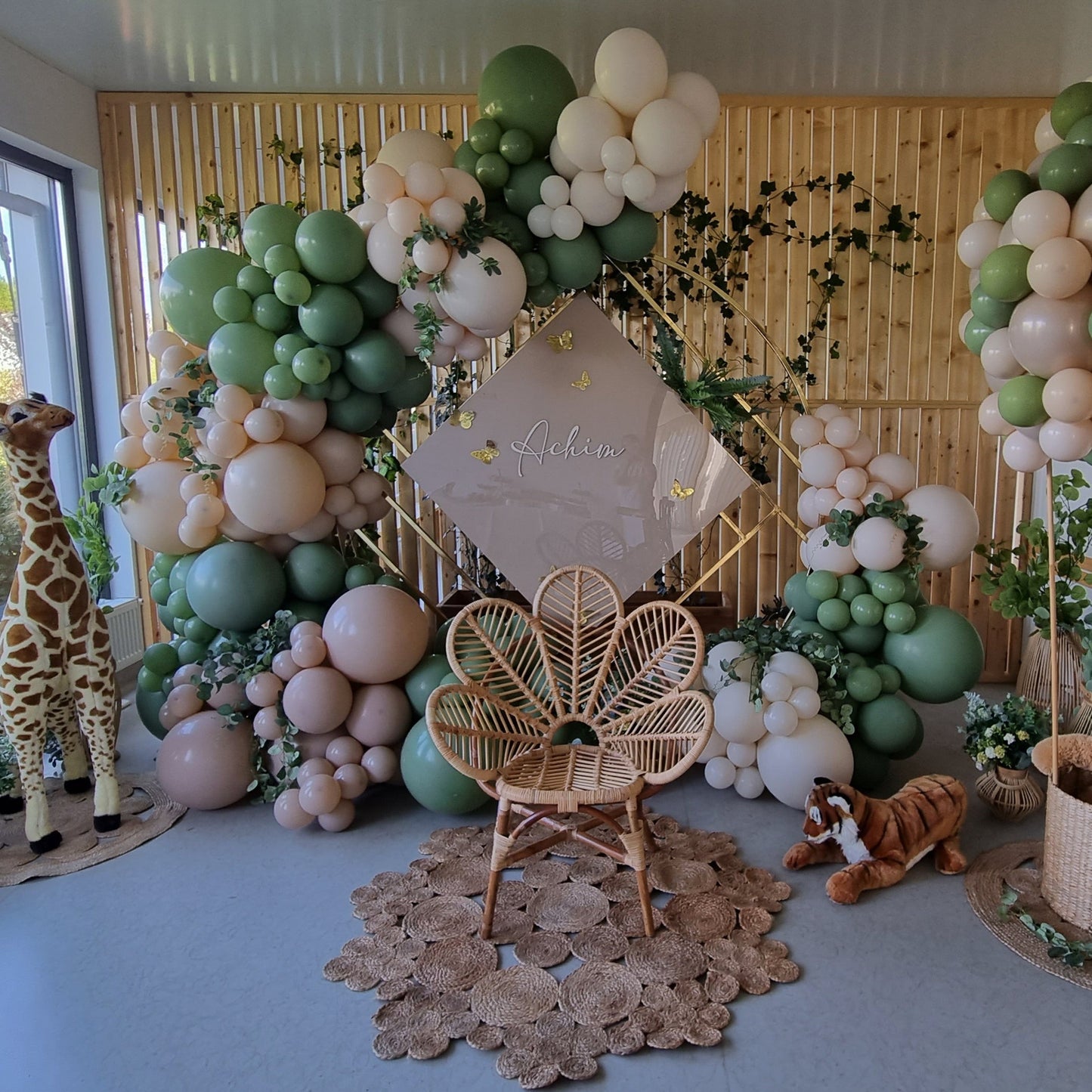 Candycart cu baloane personalizate, ideal pentru petreceri de copii sau evenimente speciale