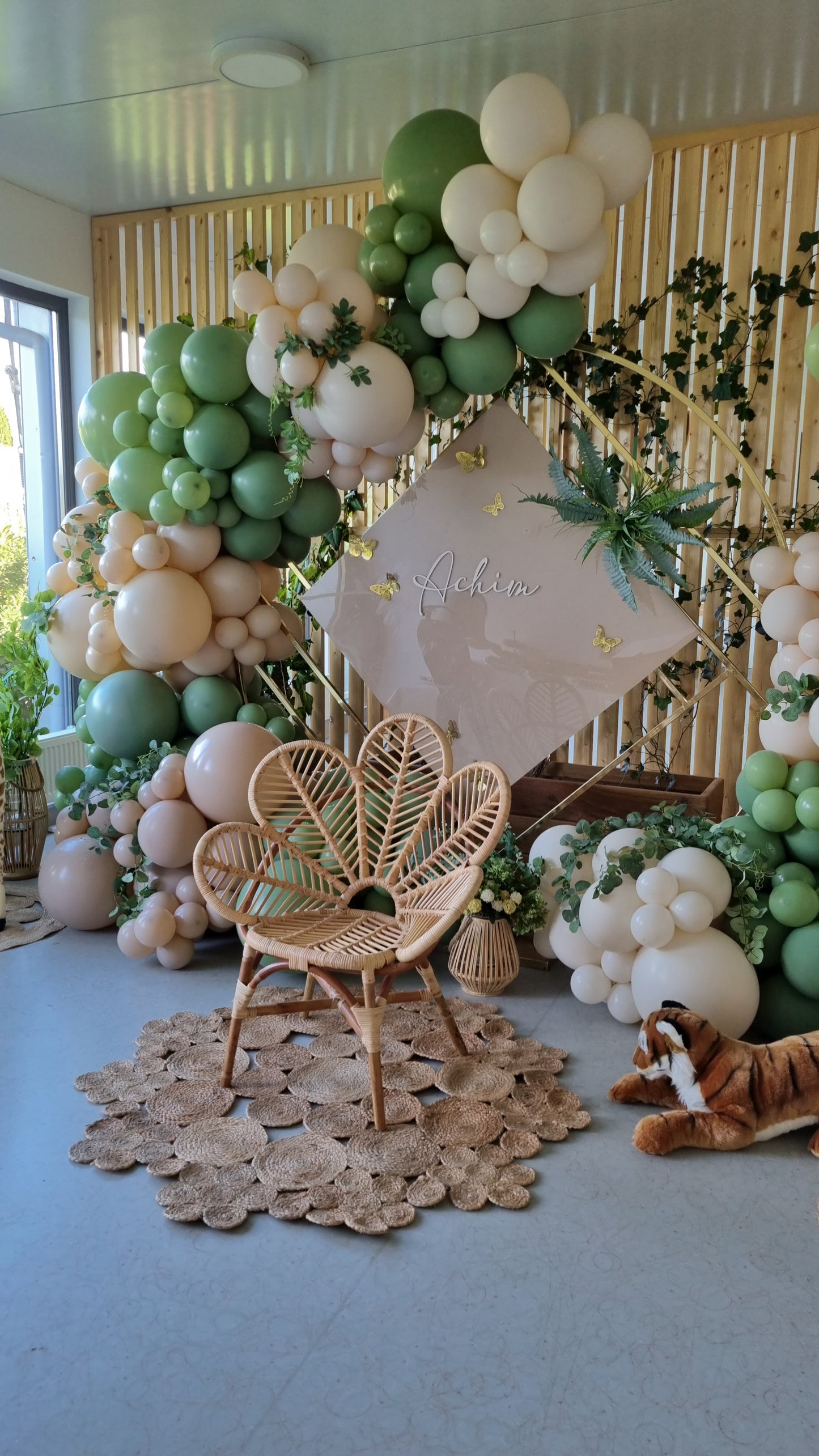 Candycart cu baloane personalizate, ideal pentru petreceri de copii sau evenimente speciale