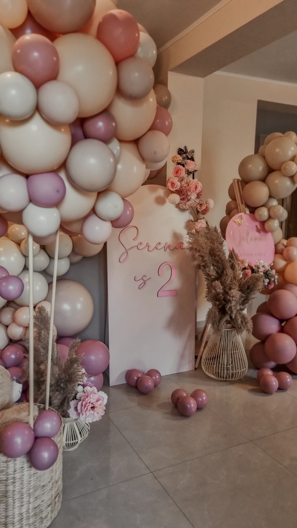 Litere luminoase personalizate pentru decor de nunta, botezuri sau orice alt tip de eveniment
