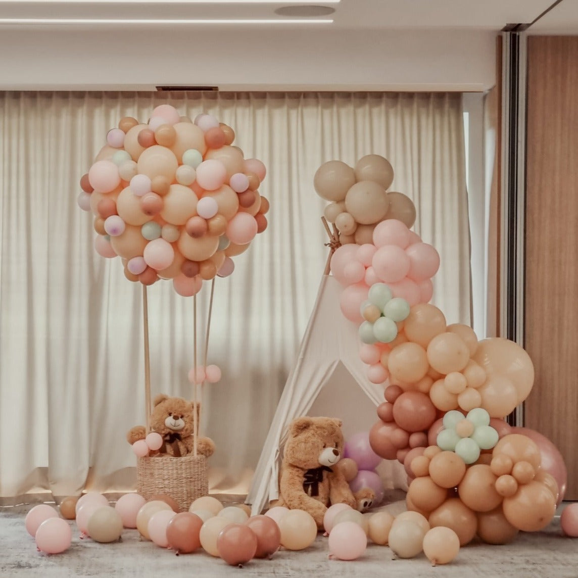 Decoruri de baloane personalizate pentru petreceri de copii, botezuri sau baby shower