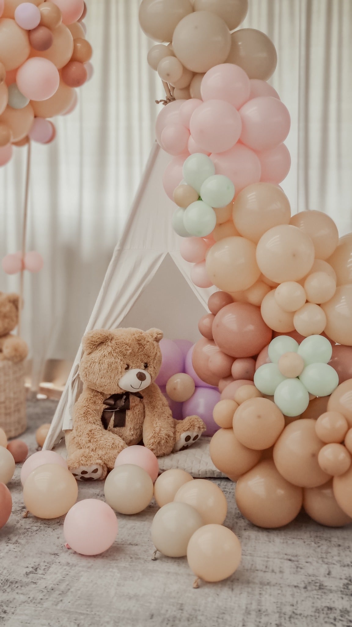 Decoruri de baloane personalizate pentru petreceri de copii, botezuri sau baby shower