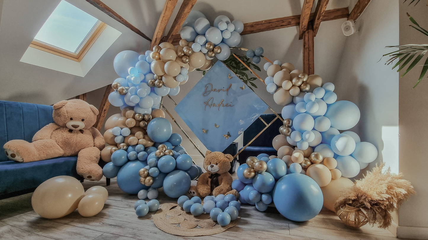 Aranjamente de masa cu baloane personalizate, ideale pentru evenimente formale si informale