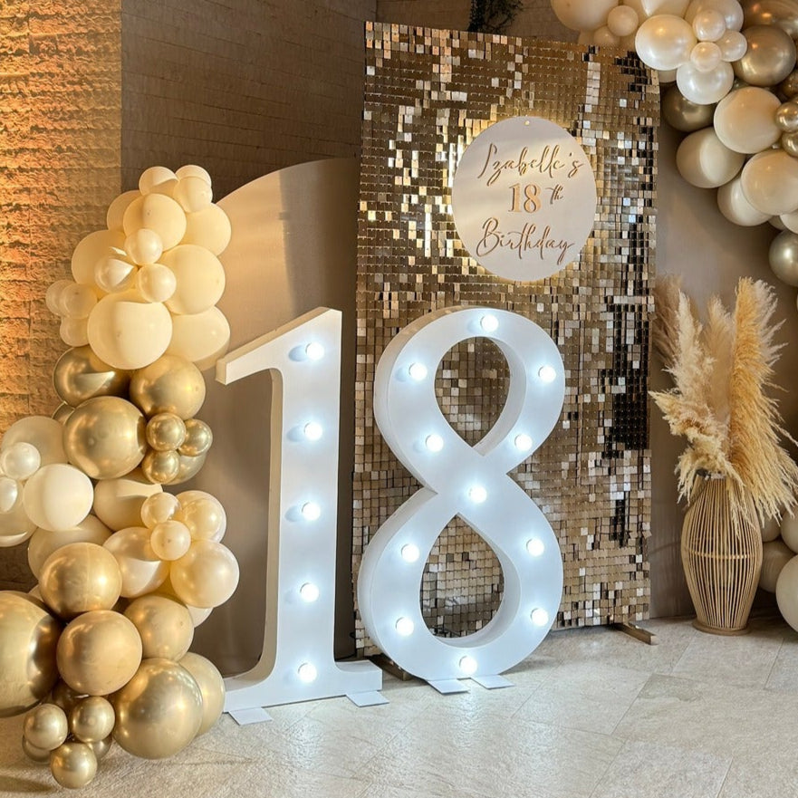 Decor personalizat cu baloane pentru botez sau petrecere, aranjamente de masa si arcada de baloane