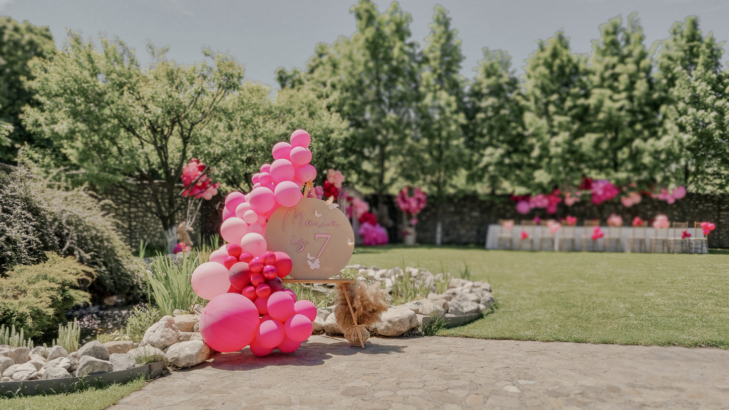 Litere luminoase cu arcada de baloane personalizata pentru decoruri de nunti si botezuri