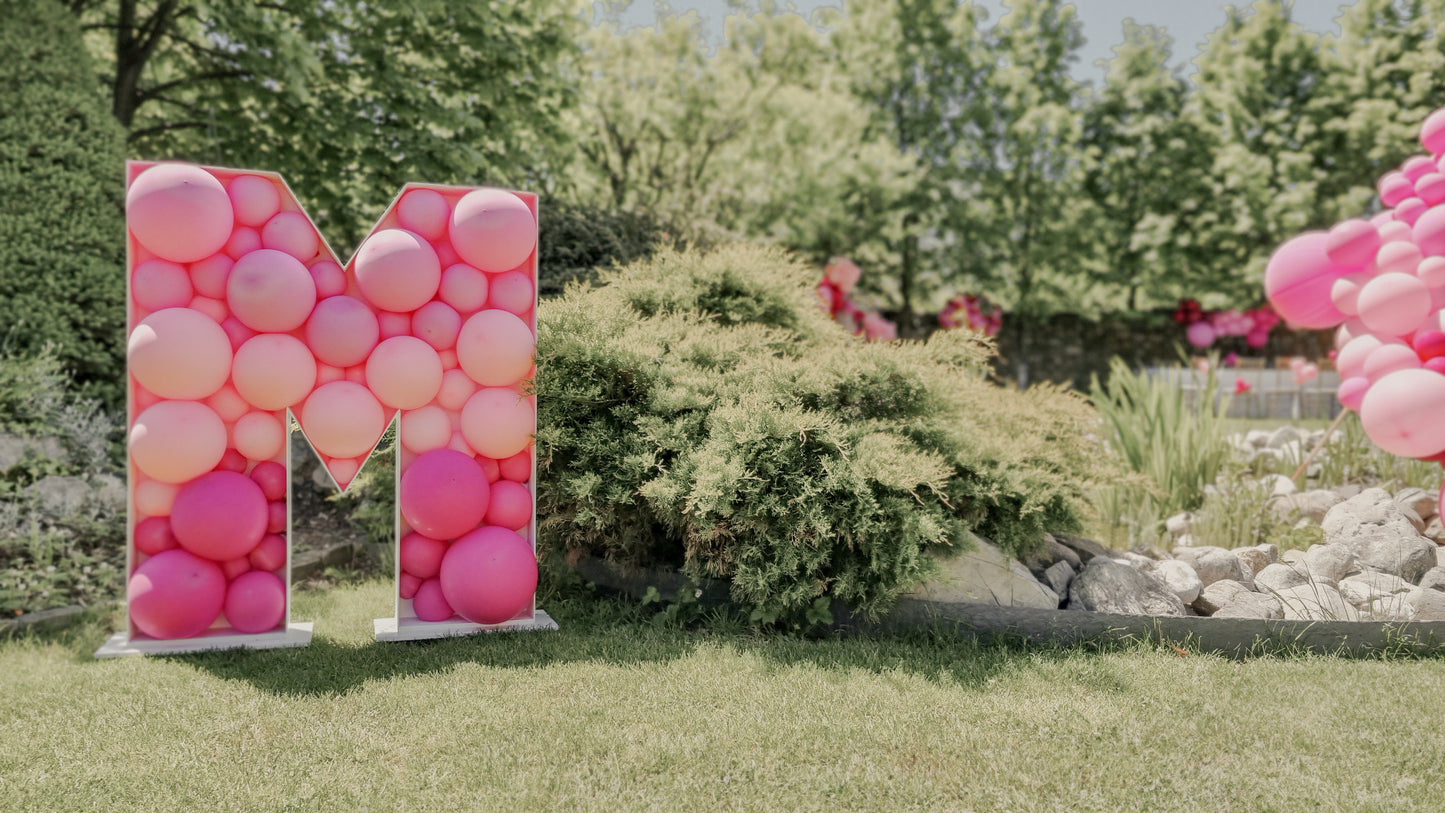 Decor cu baloane heliu personalizate pentru nunti, botezuri si petreceri de vara
