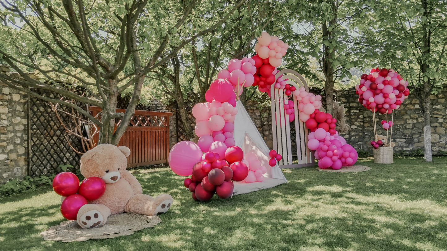 Decor cu baloane heliu personalizate pentru nunti, botezuri si petreceri de vara