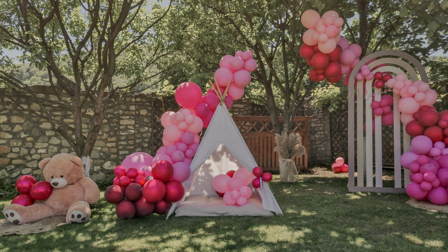 Decor cu baloane heliu personalizate pentru nunti, botezuri si petreceri de vara