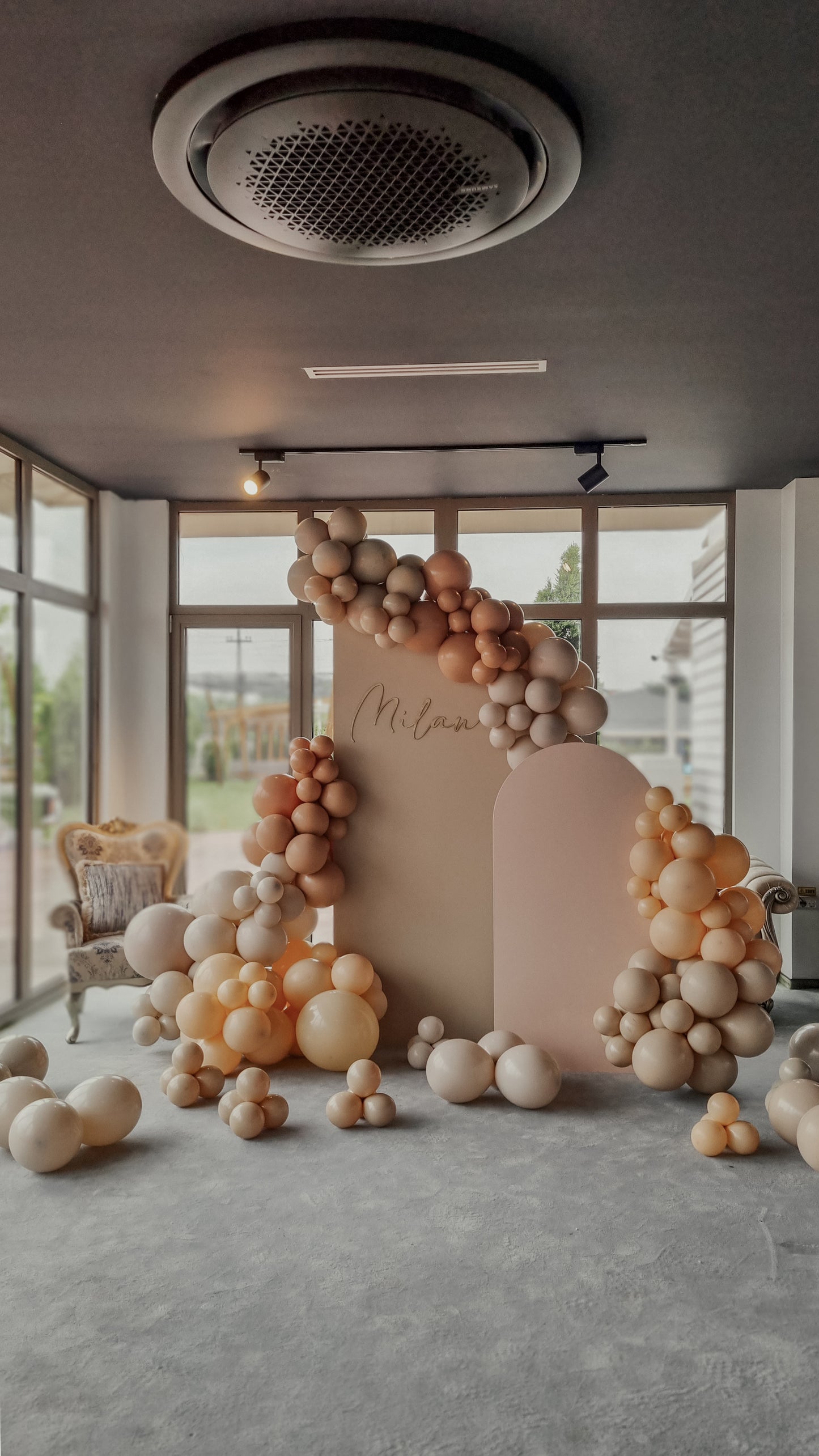 Arcada de baloane personalizata pentru decoruri de botezuri, nunti si alte evenimente speciale