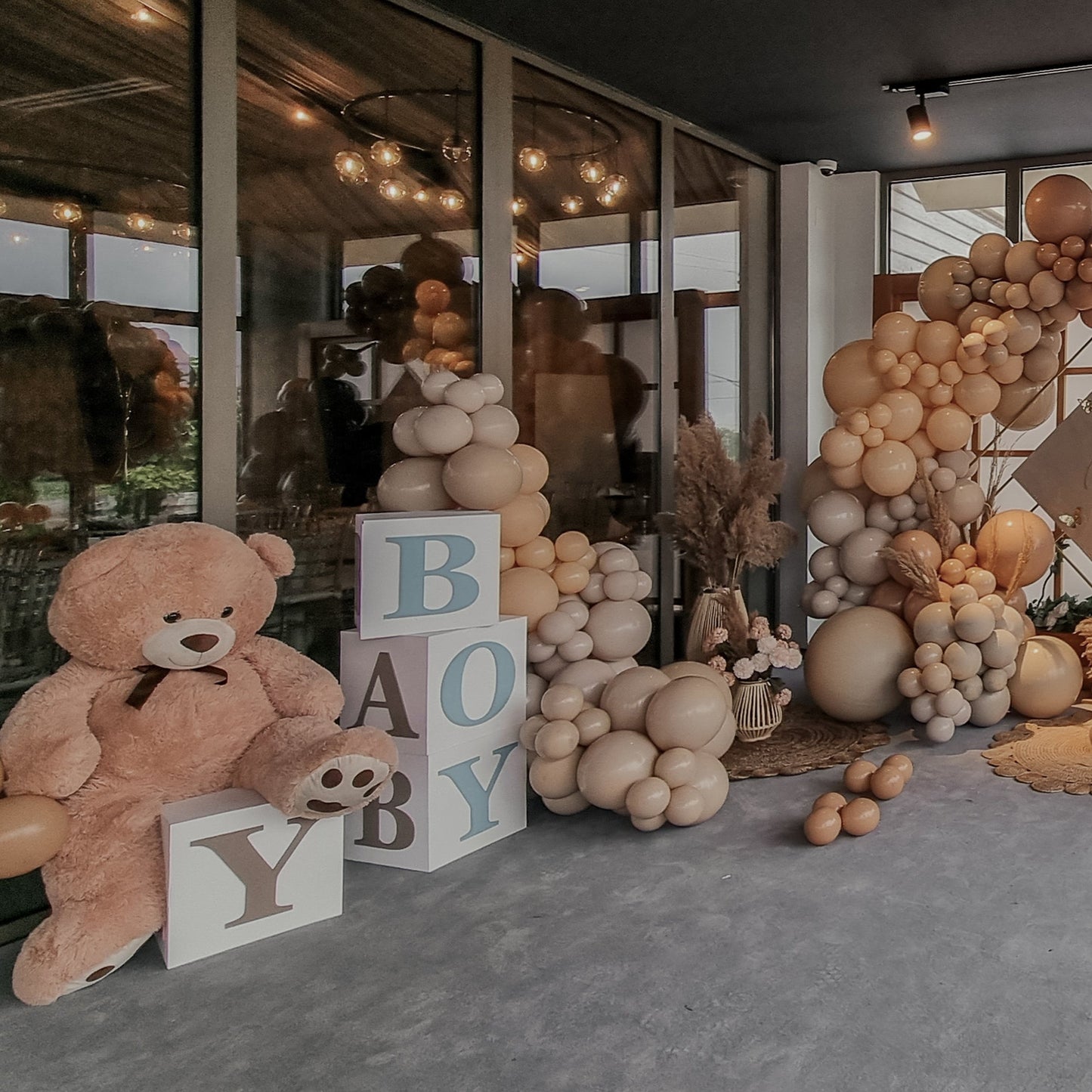 Arcada de baloane personalizata pentru decoruri de botezuri, nunti si alte evenimente speciale