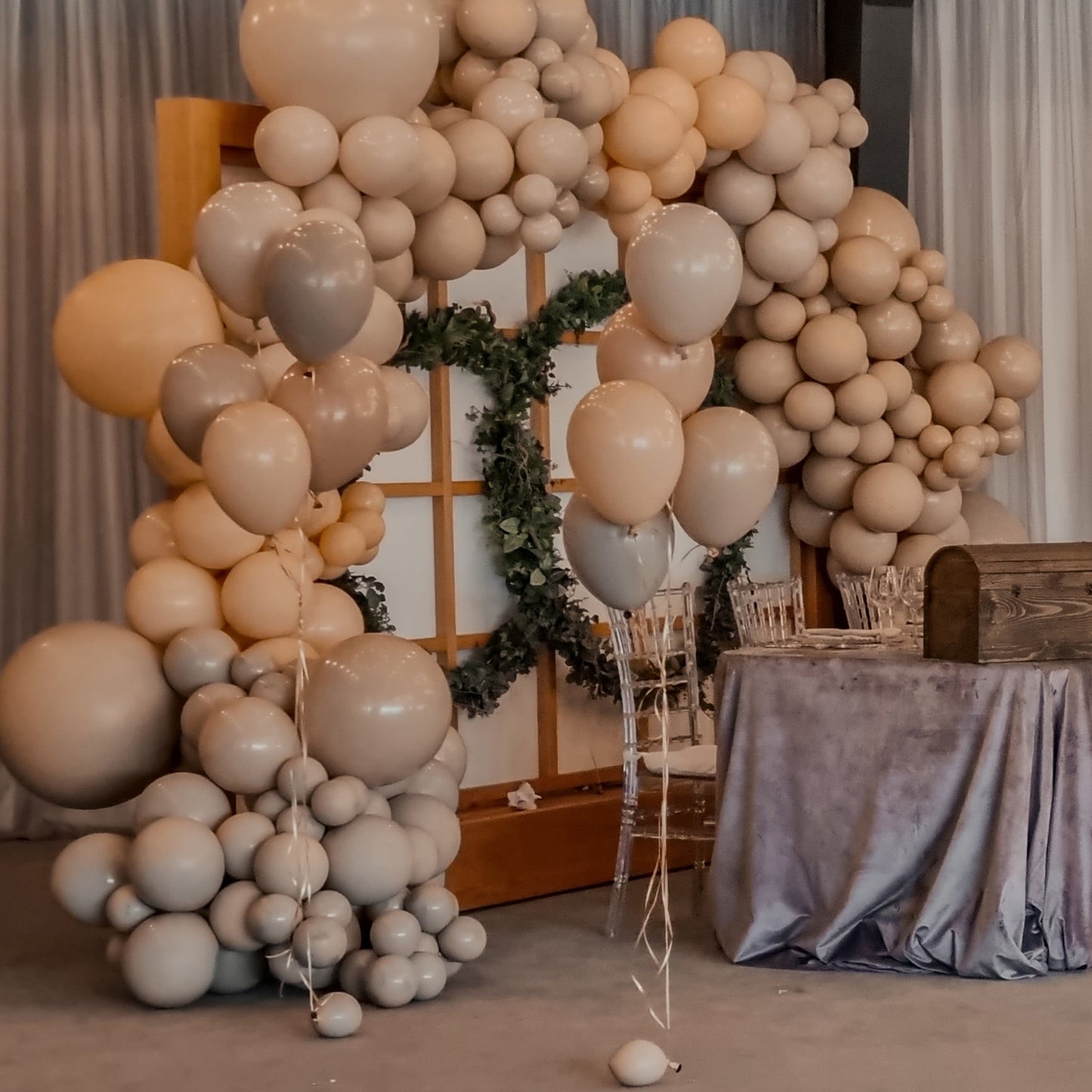 Arcada de baloane personalizata pentru decoruri de botezuri, nunti si alte evenimente speciale