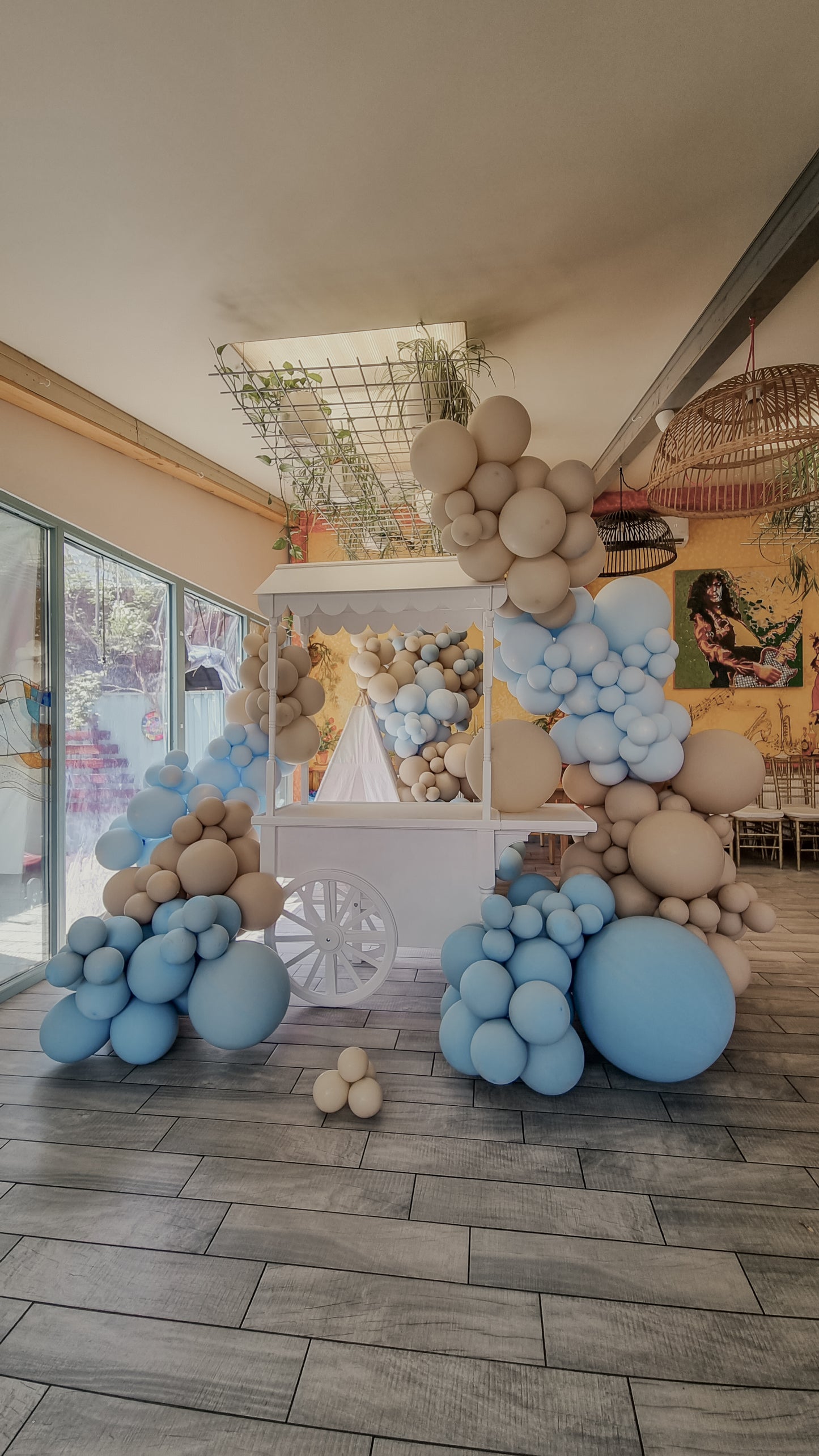 Candycart cu baloane pentru petreceri de copii, evenimente tematice sau botezuri