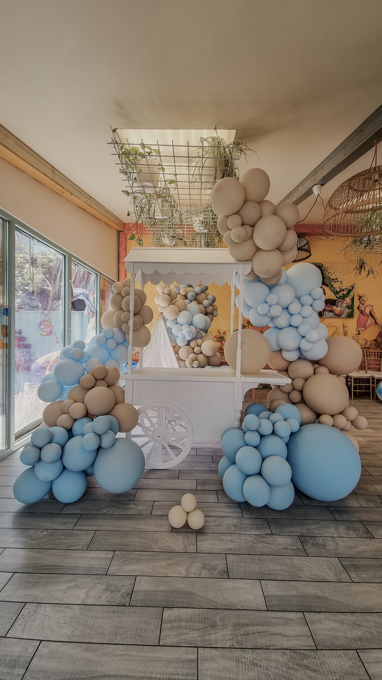 Candycart cu baloane pentru petreceri de copii, evenimente tematice sau botezuri