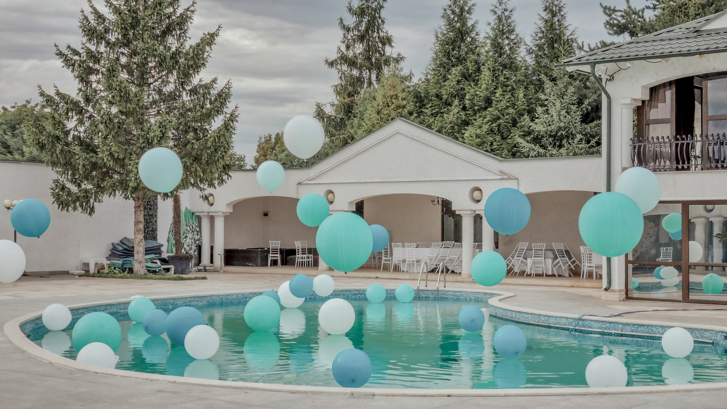 Arcada de baloane personalizata, decor unic pentru botezuri si evenimente speciale