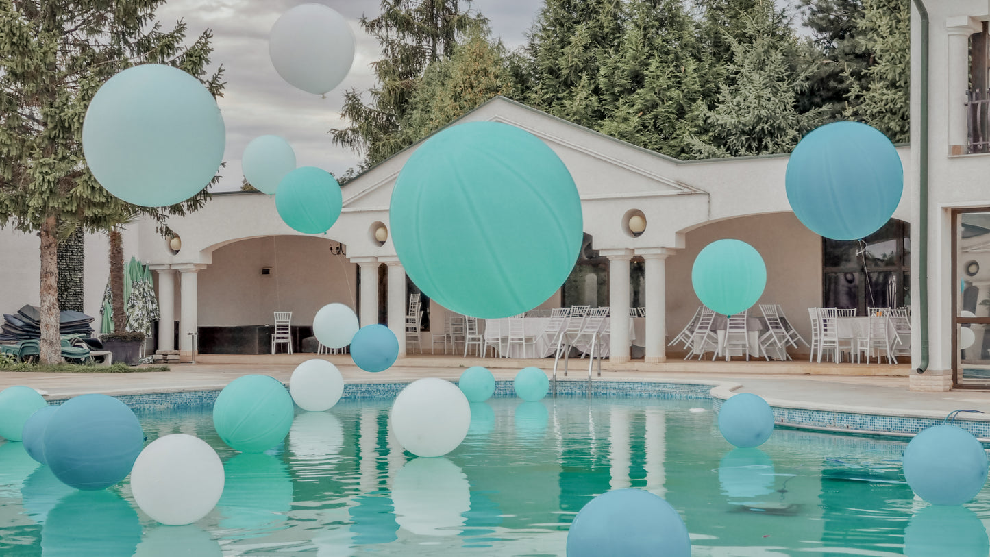 Balon jumbo cu heliu personalizat, ideal pentru decoruri de botezuri sau petreceri private