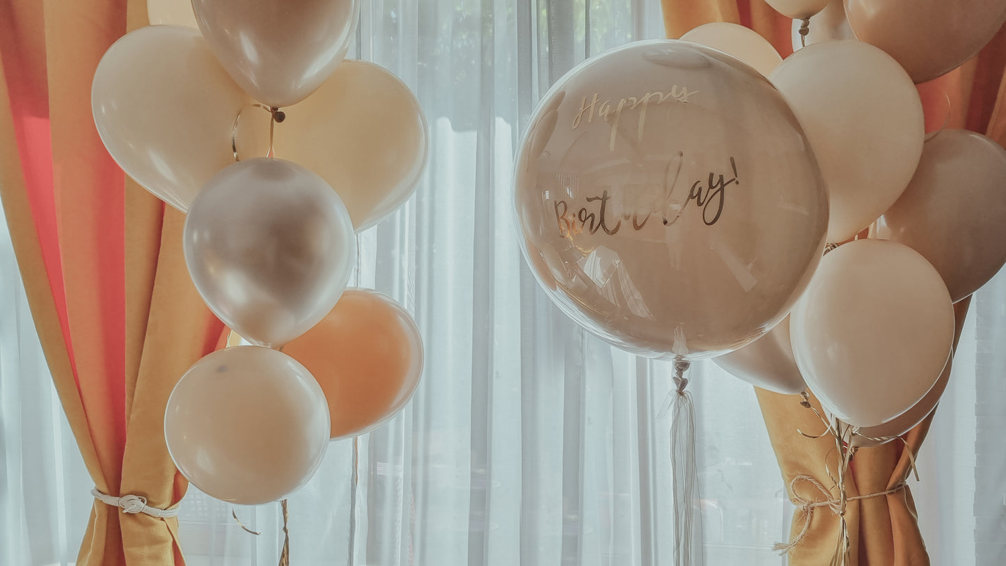 Decor cu baloane heliu personalizate pentru petreceri de copii sau botezuri