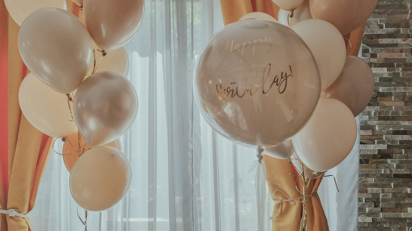 Decor cu baloane heliu personalizate pentru petreceri de copii sau botezuri