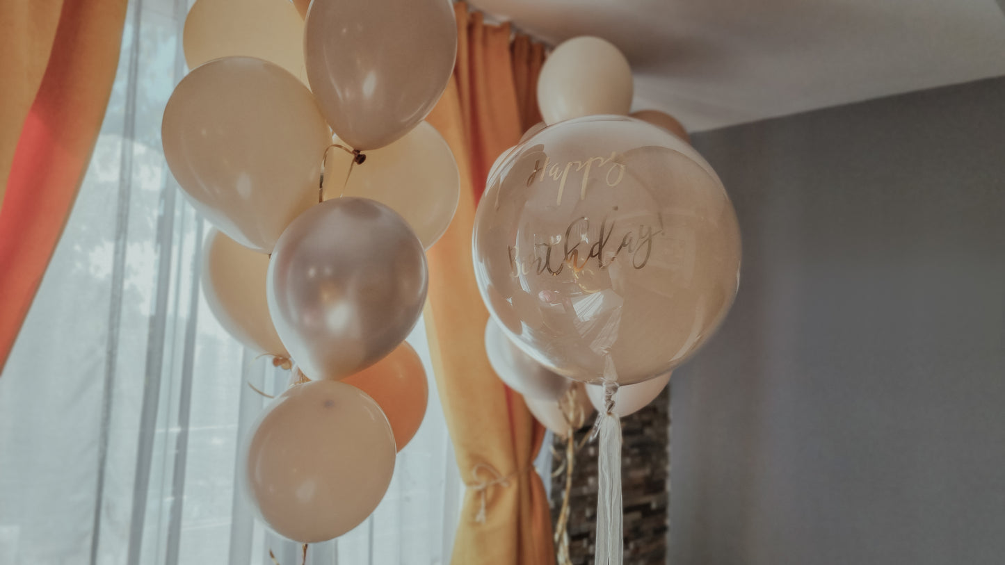 Decor cu baloane heliu personalizate pentru petreceri de copii sau botezuri