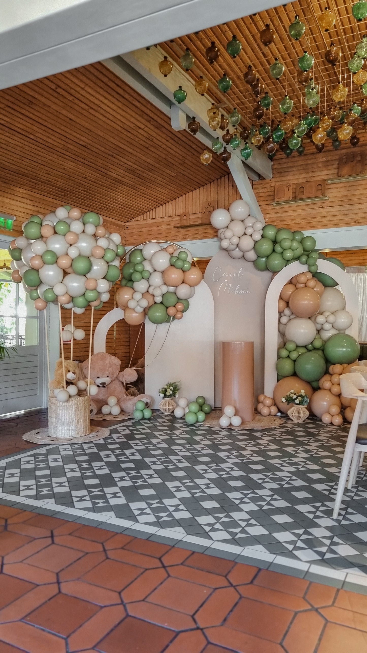 Balon jumbo cu heliu personalizat, ideal pentru decoruri de botezuri sau petreceri private