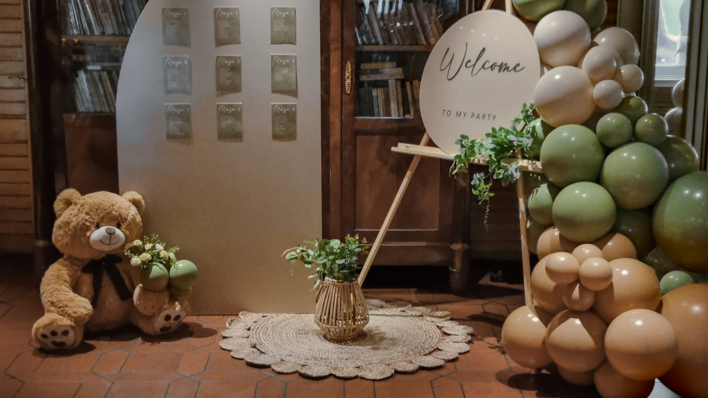 Arcada de baloane personalizata, decor unic pentru botezuri si evenimente speciale