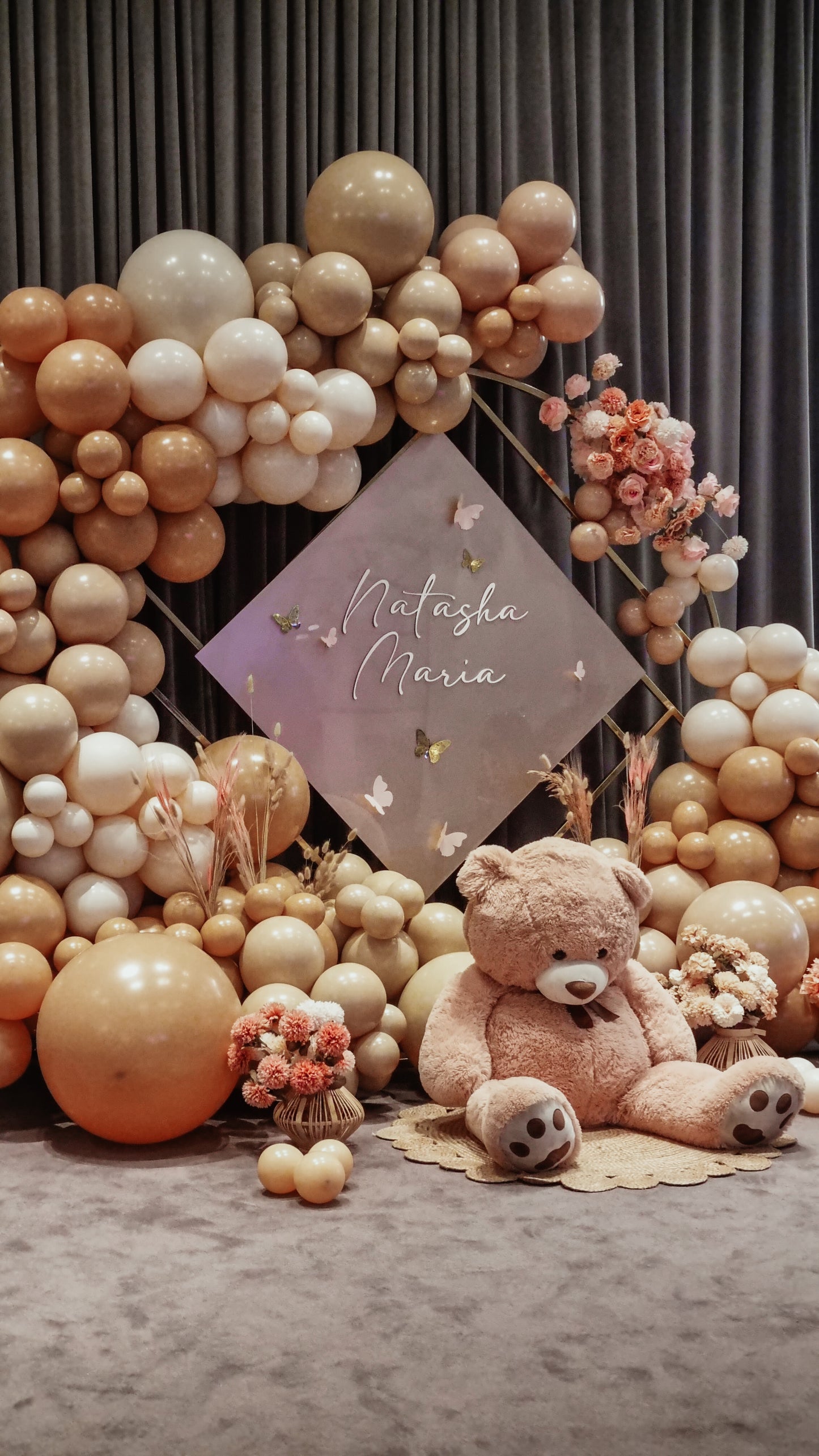 Balon jumbo cu heliu personalizat, ideal pentru decoruri de botezuri sau petreceri private