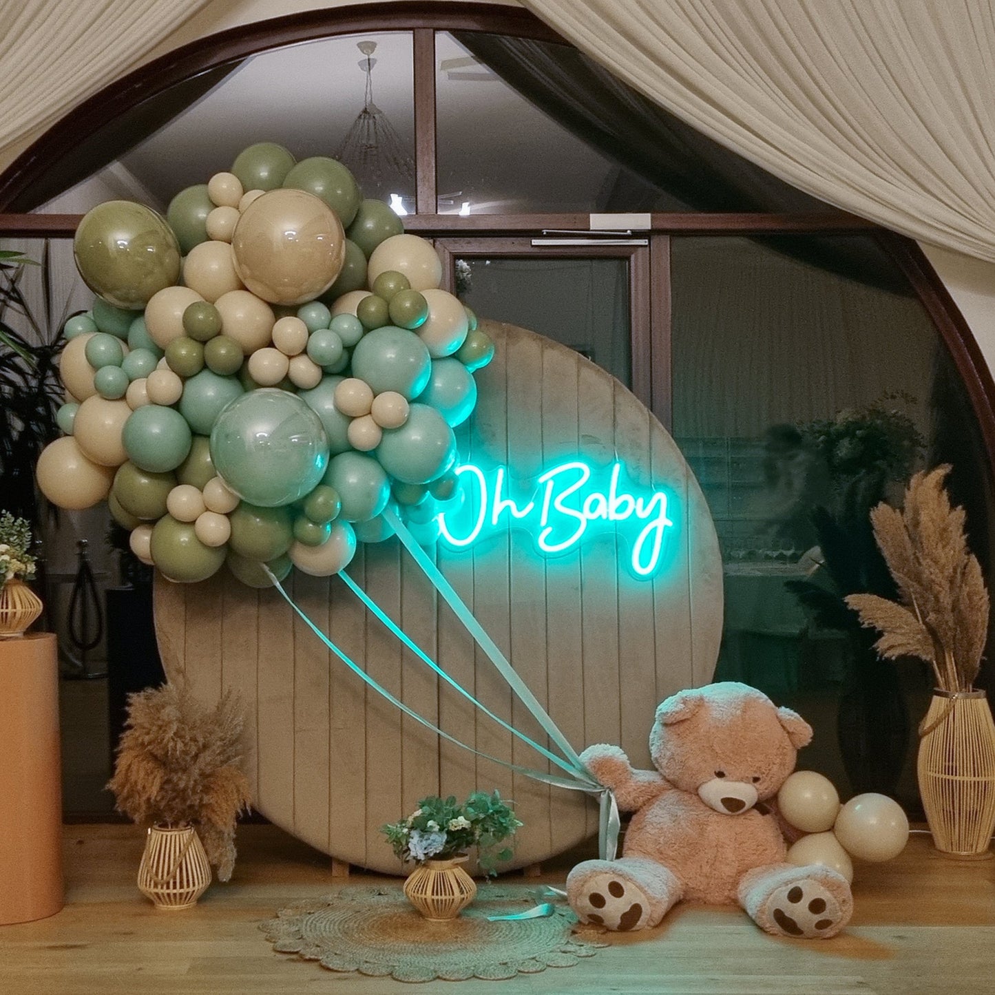 Candycart cu baloane personalizate pentru evenimente elegante, perfecte pentru orice tip de petrecere