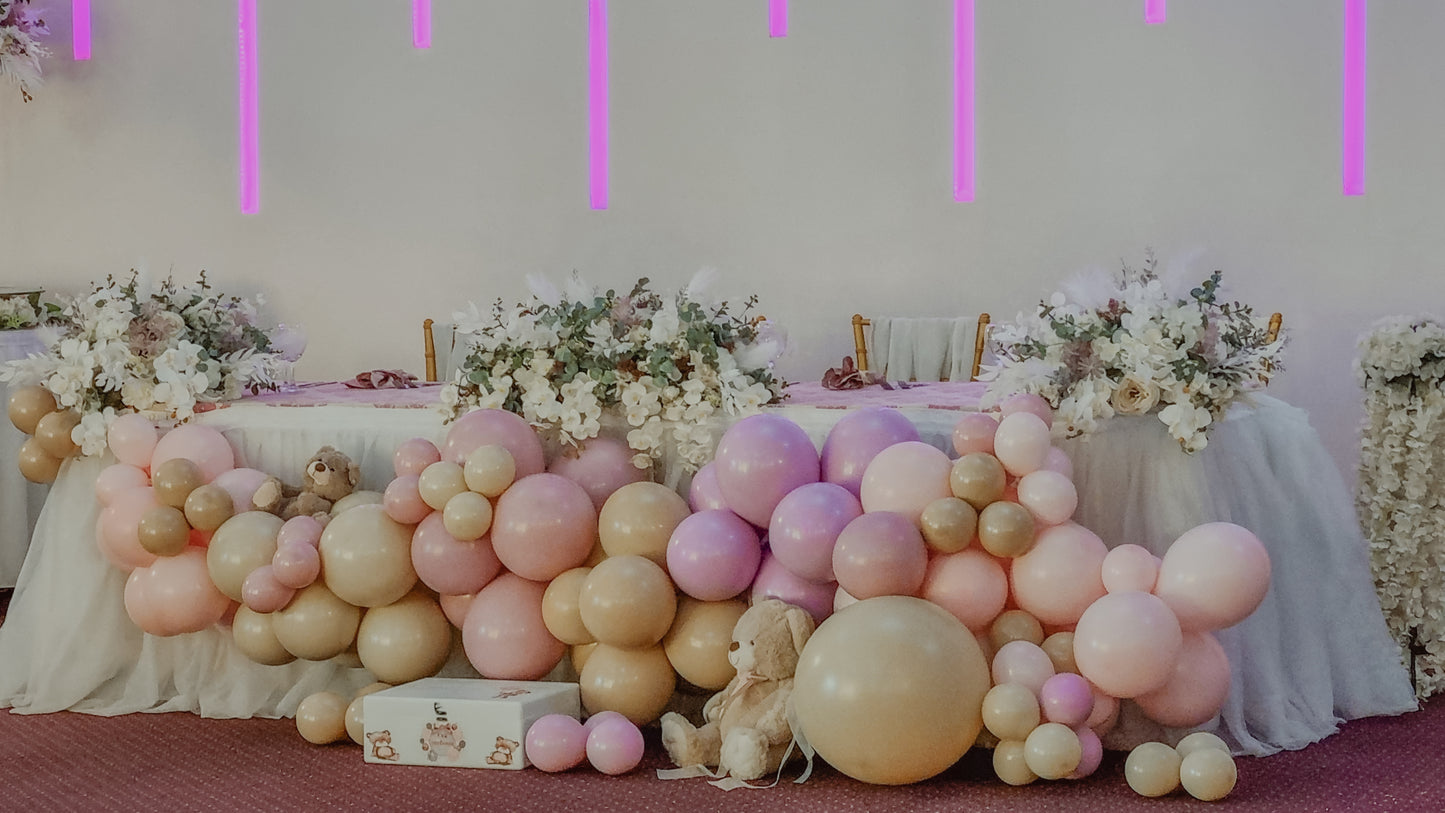 Arcada de baloane personalizata, decor unic pentru botezuri si evenimente speciale