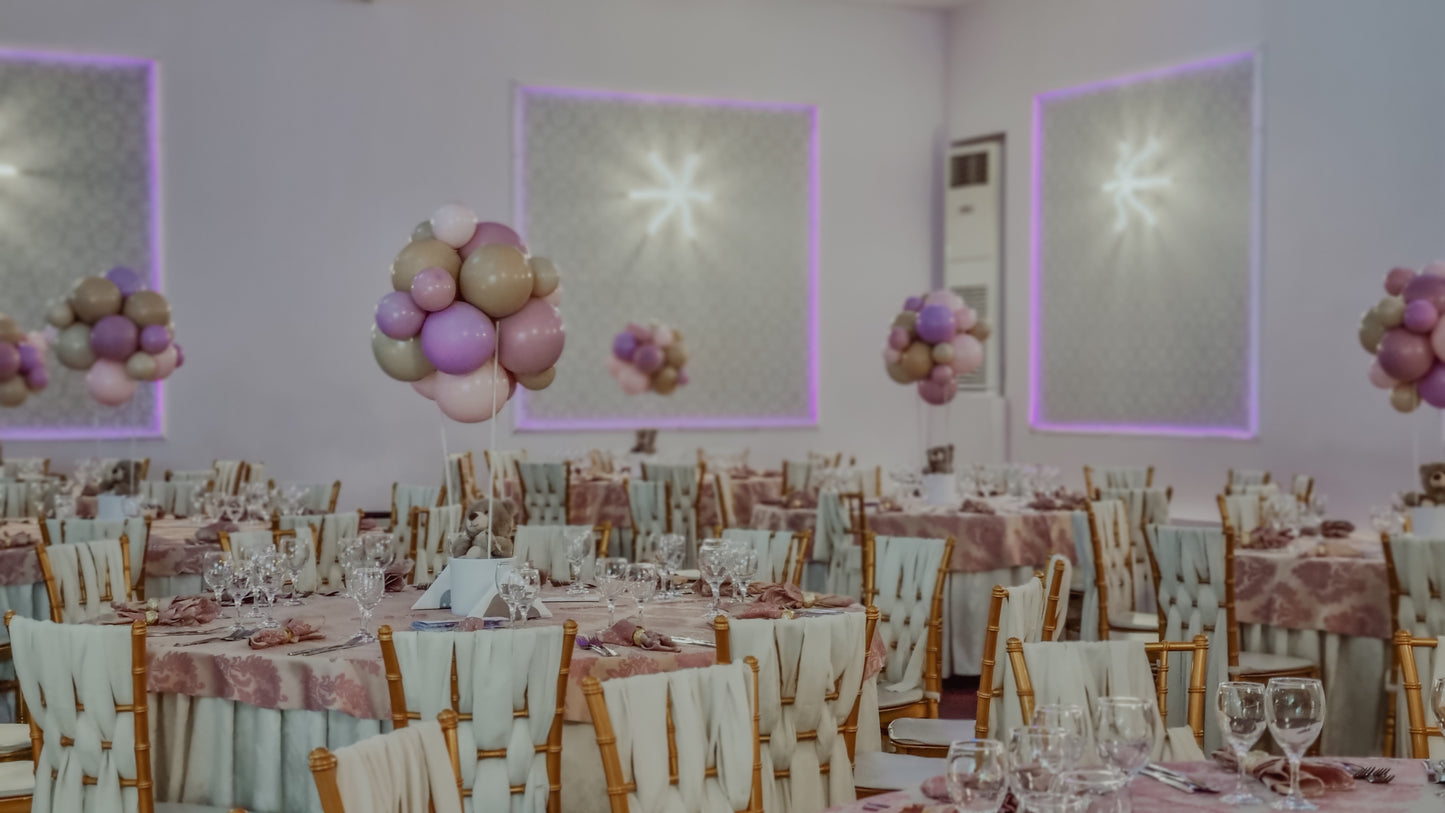 Arcada de baloane personalizata, decor unic pentru botezuri si evenimente speciale