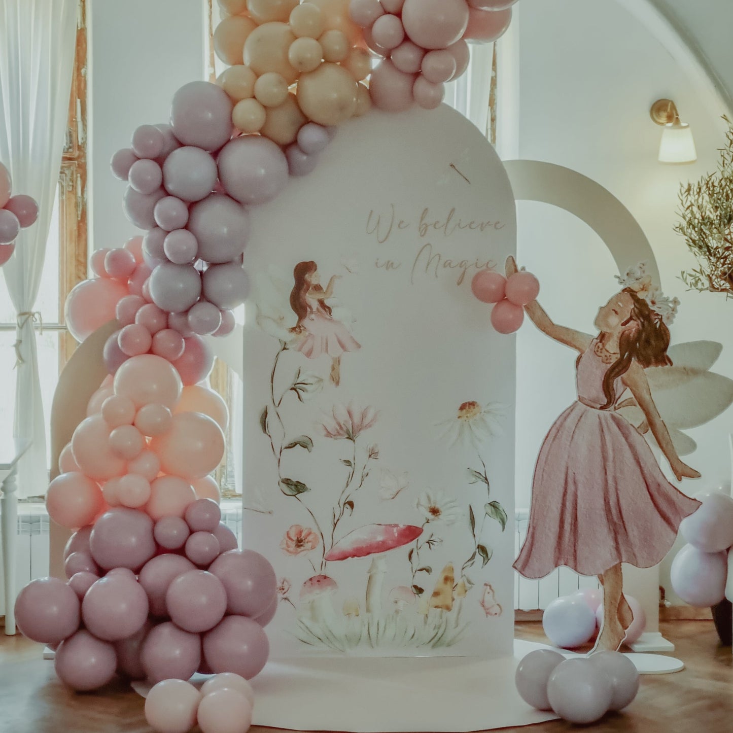 Candycart cu baloane personalizate pentru evenimente elegante, perfecte pentru orice tip de petrecere