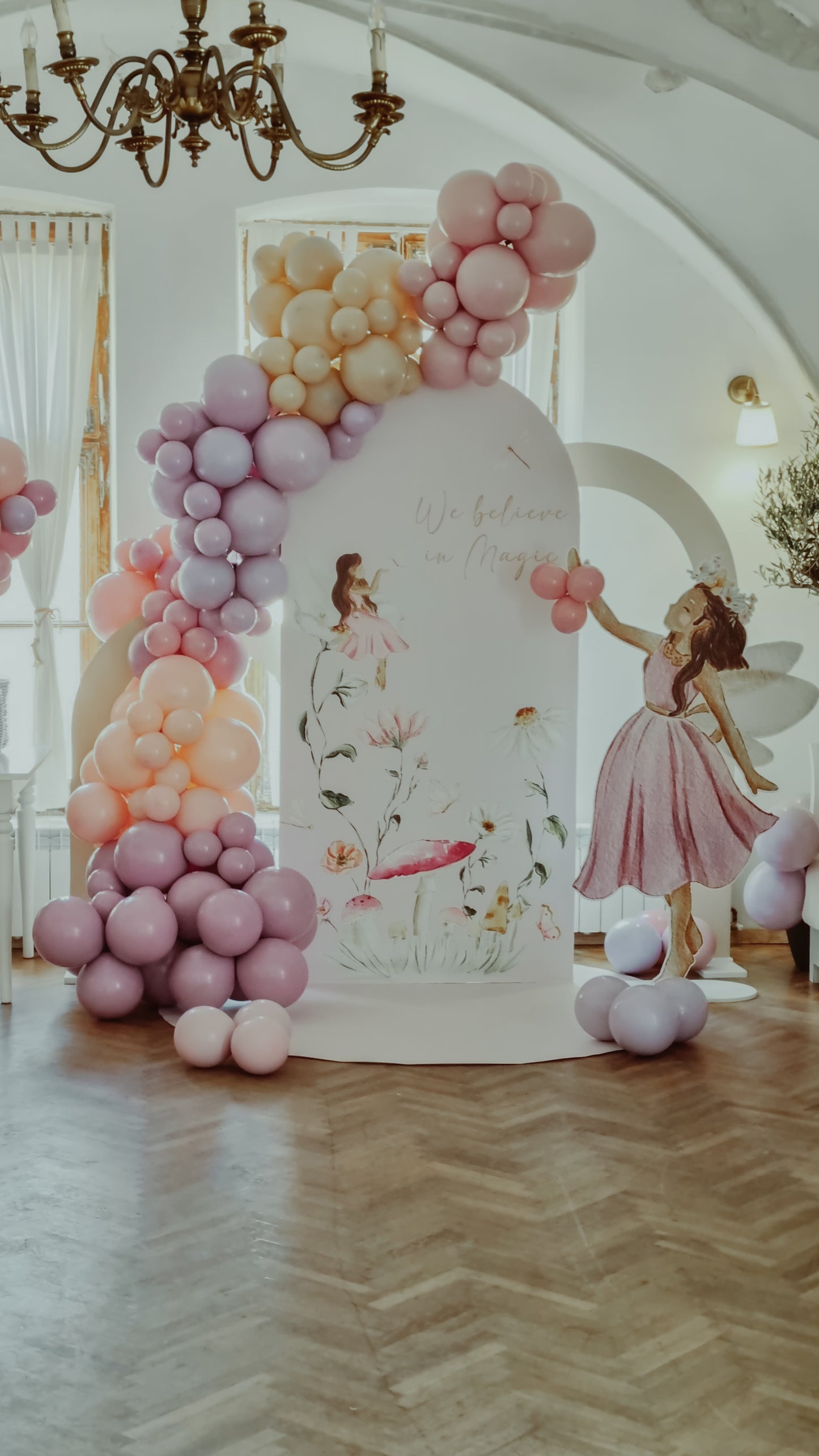 Candycart cu baloane personalizate pentru evenimente elegante, perfecte pentru orice tip de petrecere