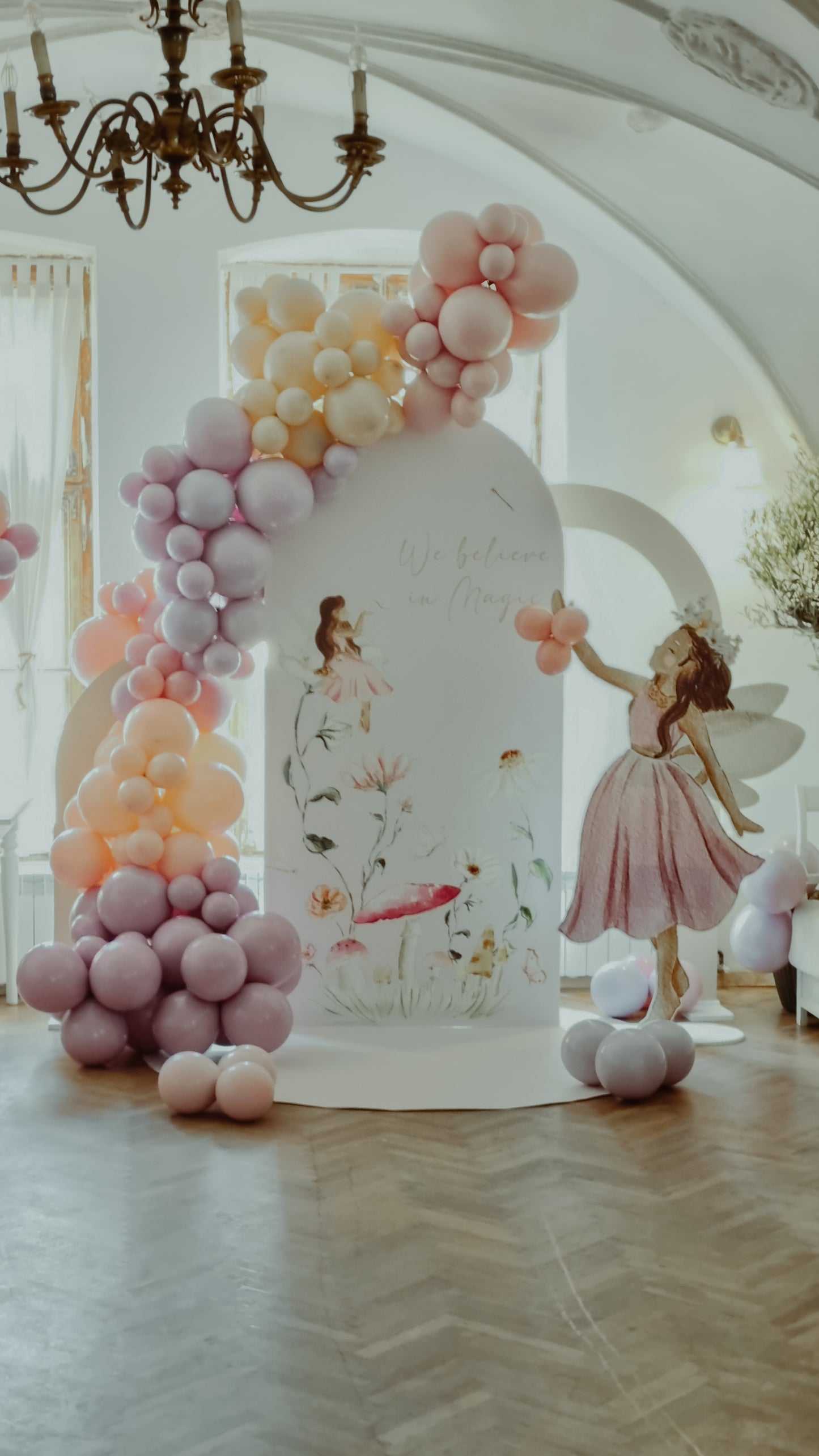 Candycart cu baloane personalizate pentru evenimente elegante, perfecte pentru orice tip de petrecere