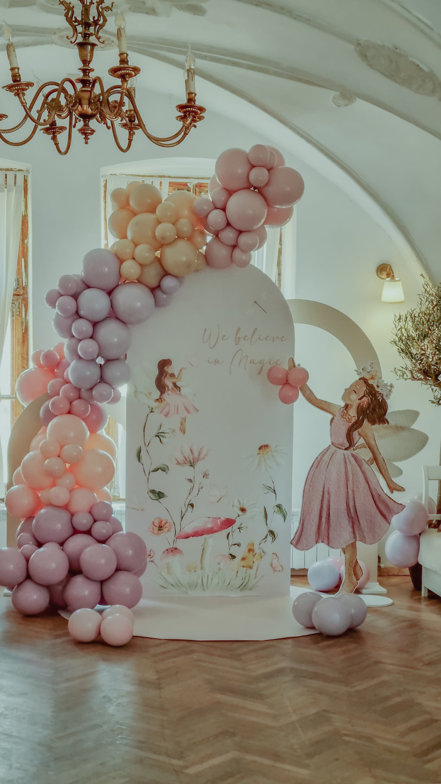 Candycart cu baloane personalizate pentru evenimente elegante, perfecte pentru orice tip de petrecere