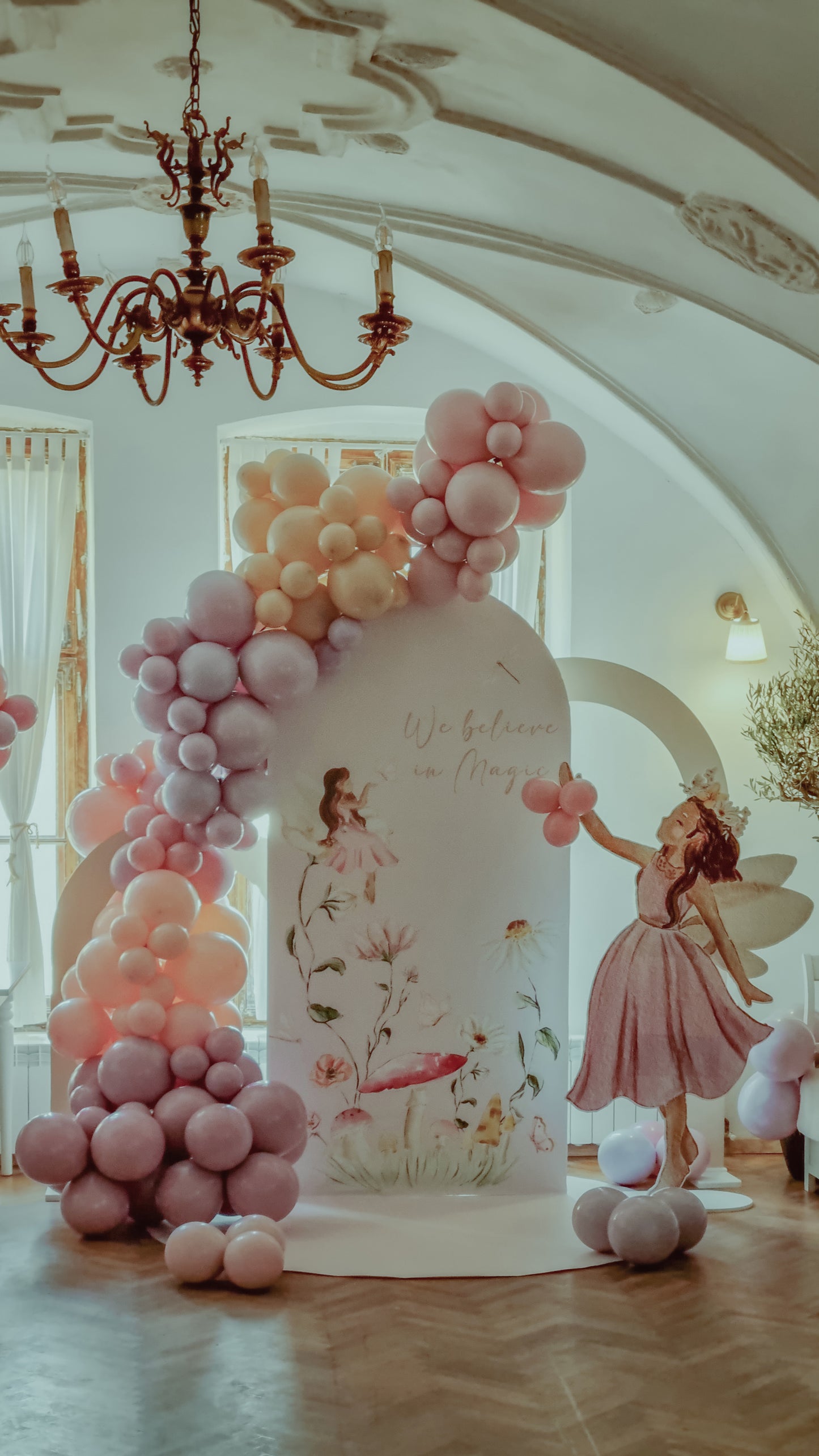 Candycart cu baloane personalizate pentru evenimente elegante, perfecte pentru orice tip de petrecere