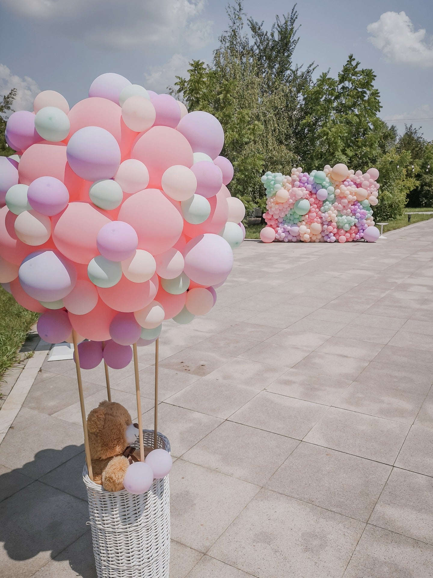 Arcada de baloane personalizata, decor elegant pentru orice tip de eveniment, de la botezuri la nunti