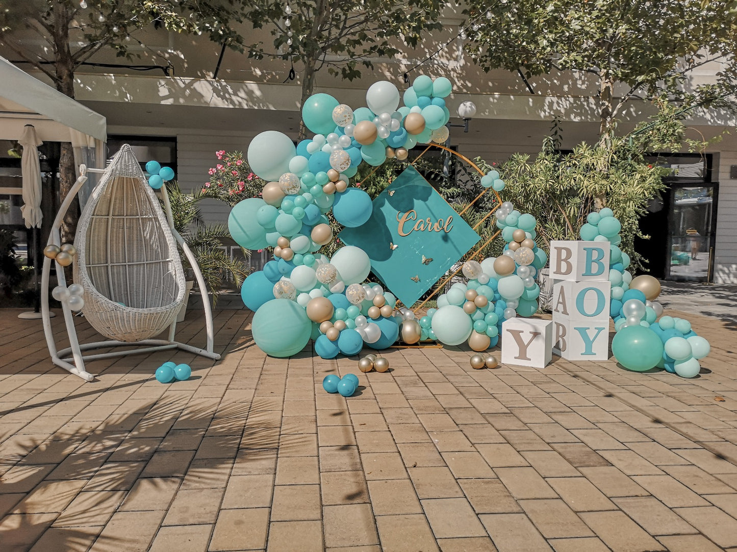 Arcada de baloane personalizata, decor elegant pentru orice tip de eveniment, de la botezuri la nunti