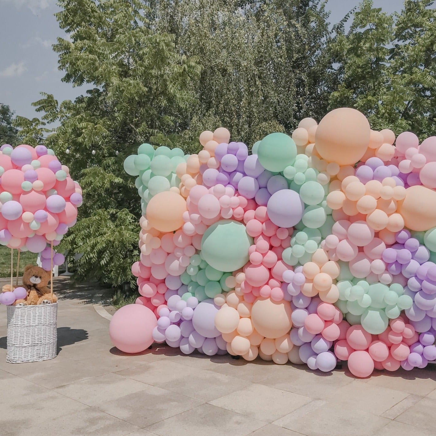 Arcada de baloane personalizata, decor elegant pentru orice tip de eveniment, de la botezuri la nunti