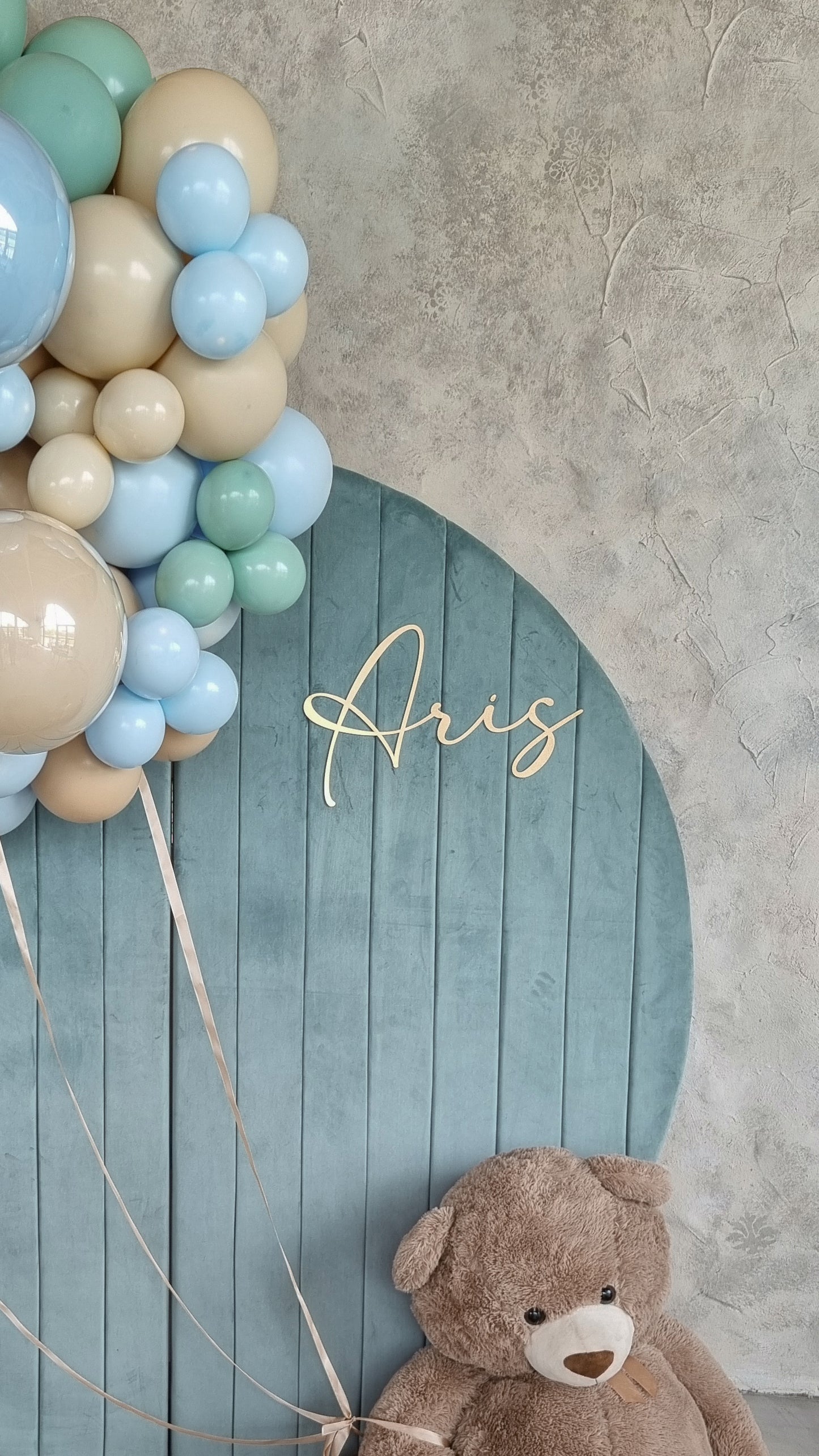 
                  
                    Photocorner cream blue | panel with organic arch and name
                  
                